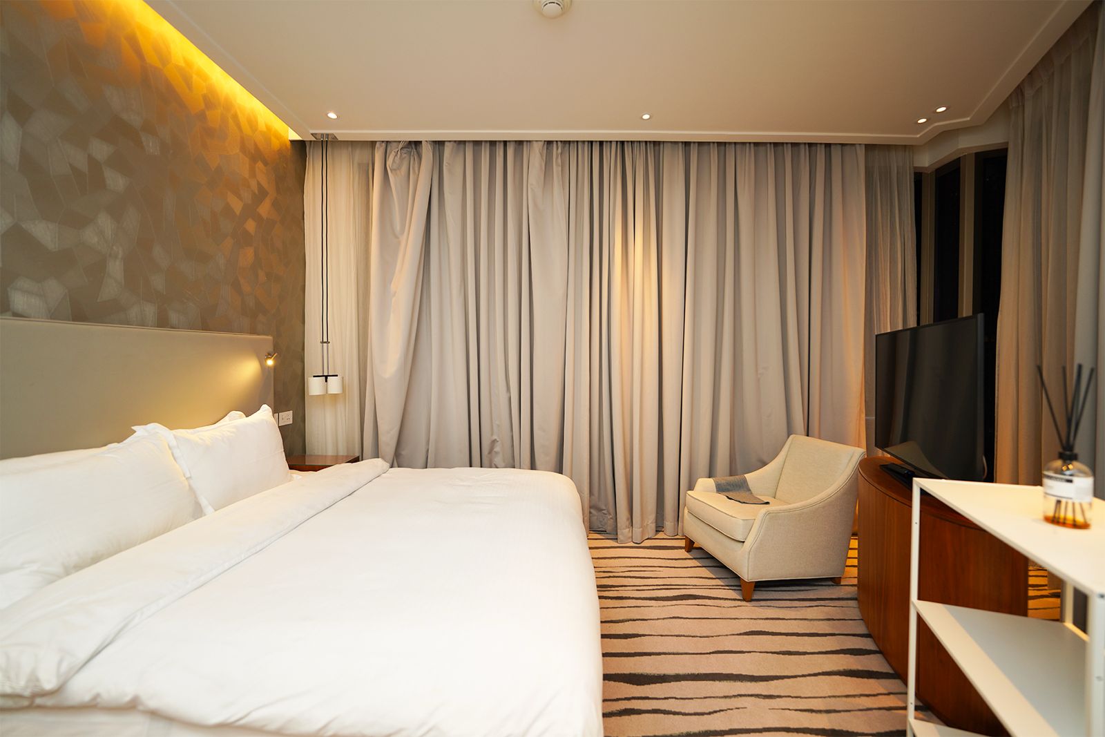 Burj Khalifa View | Furnished | All Bills Included