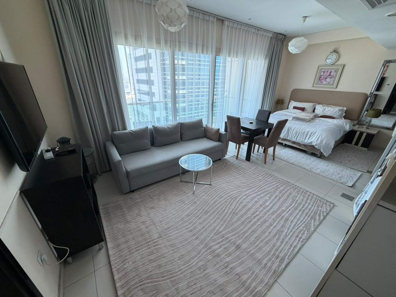 Bright & Modern Studio | Steps from Marina Walk & Beach