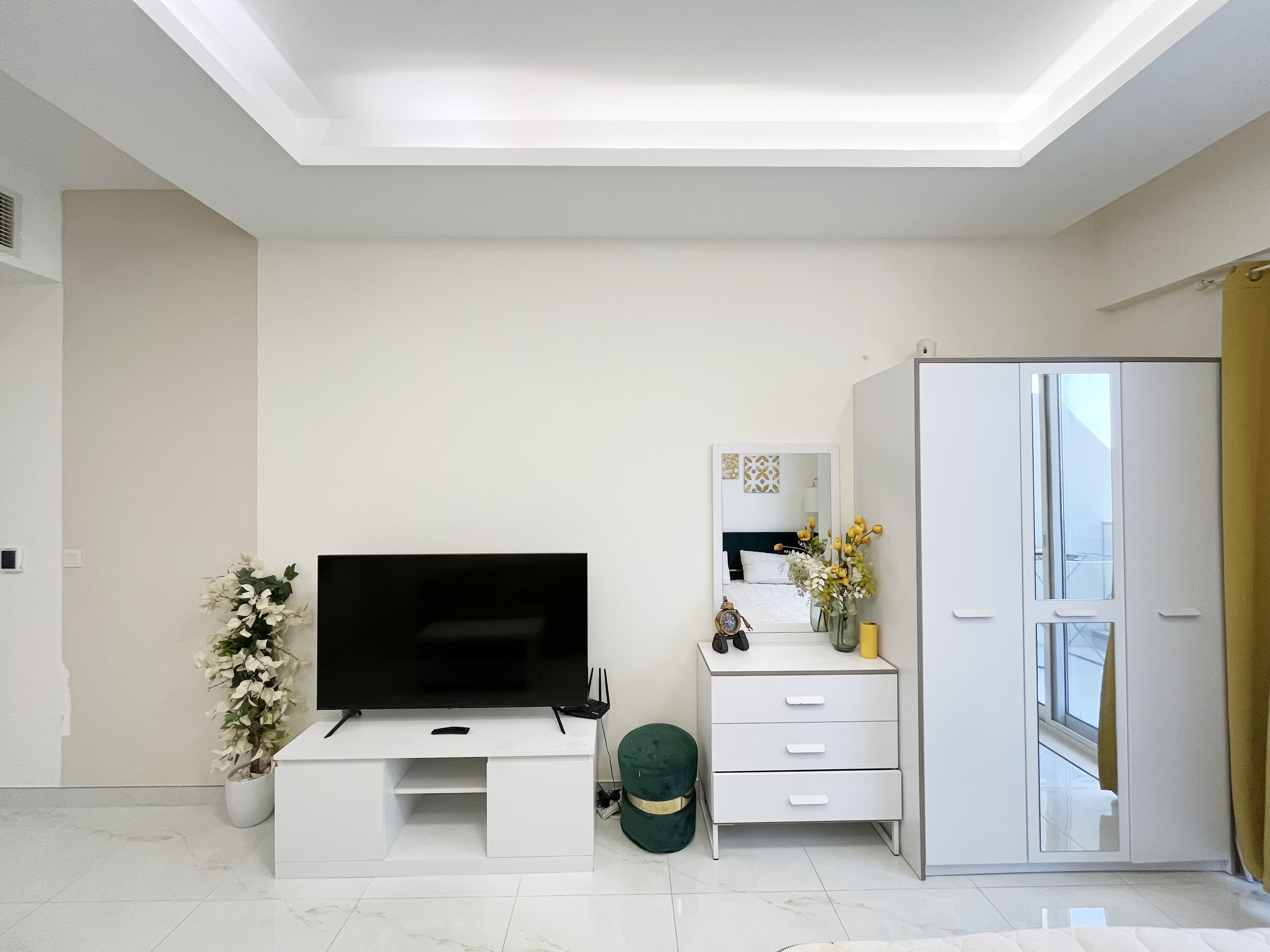Furnished studio in Dar Al Jawhara Residence