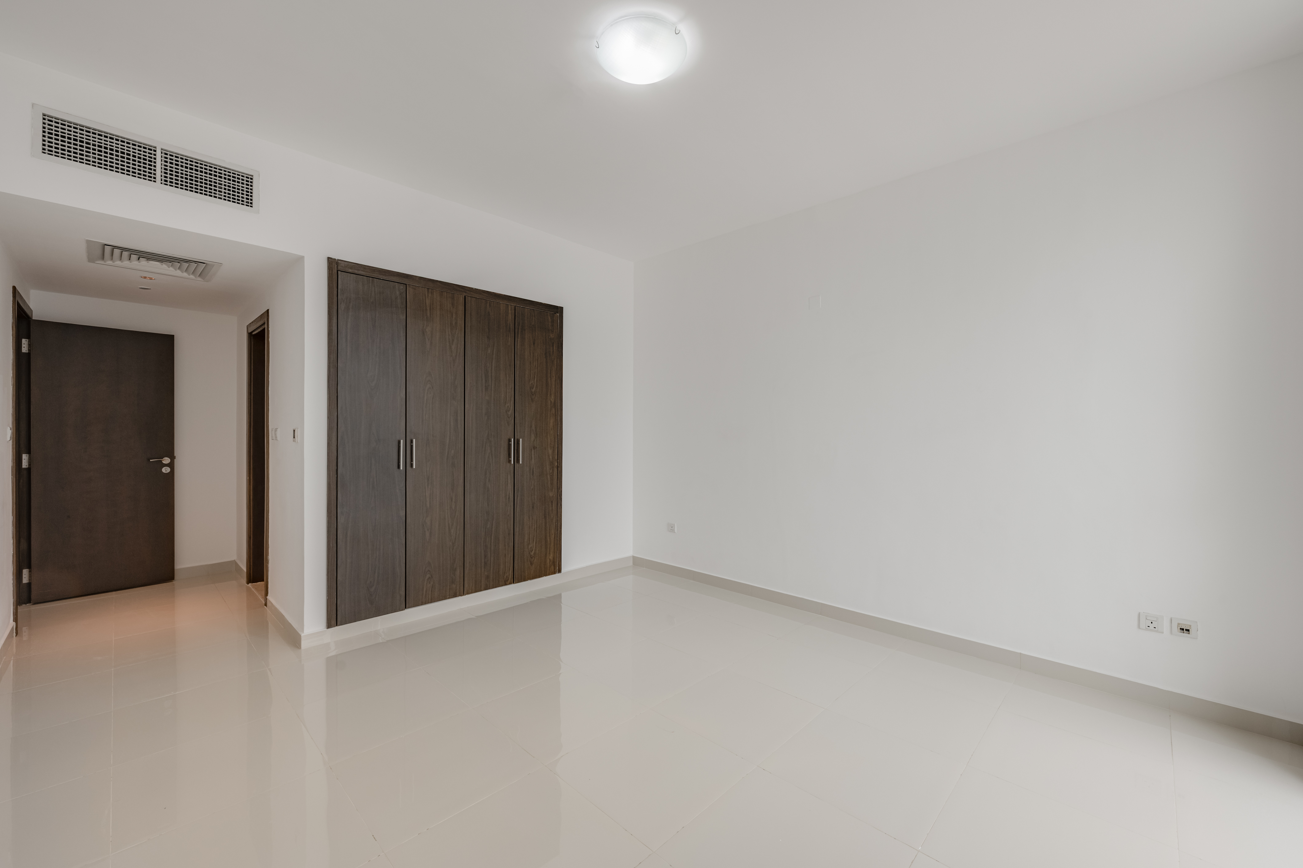 Study room 2BR | Closed-Kitchen | Big Layout