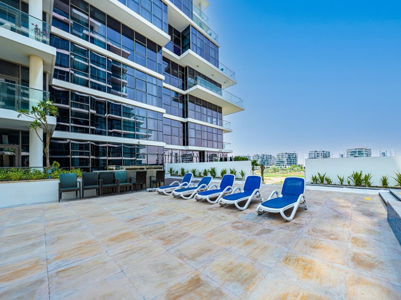 STUDIO WITH BALCONY | FURNISHED | GOLF VIEW | VACANT