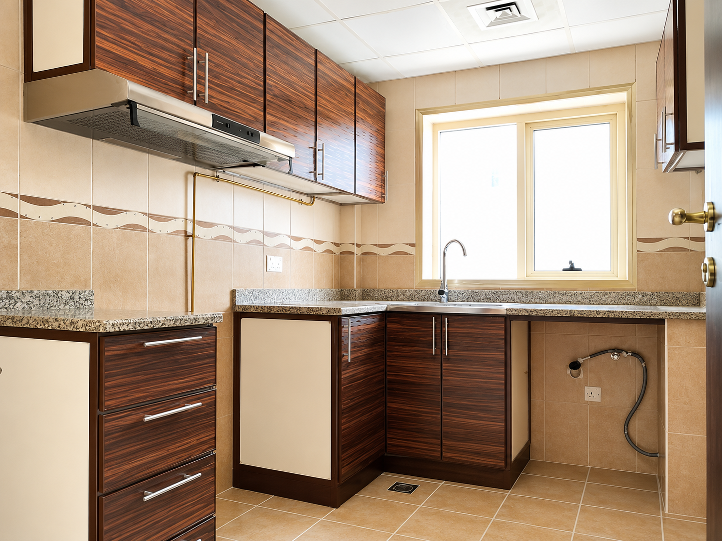 Well Maintained 1BHK | Balcony | Closed Kitchen
