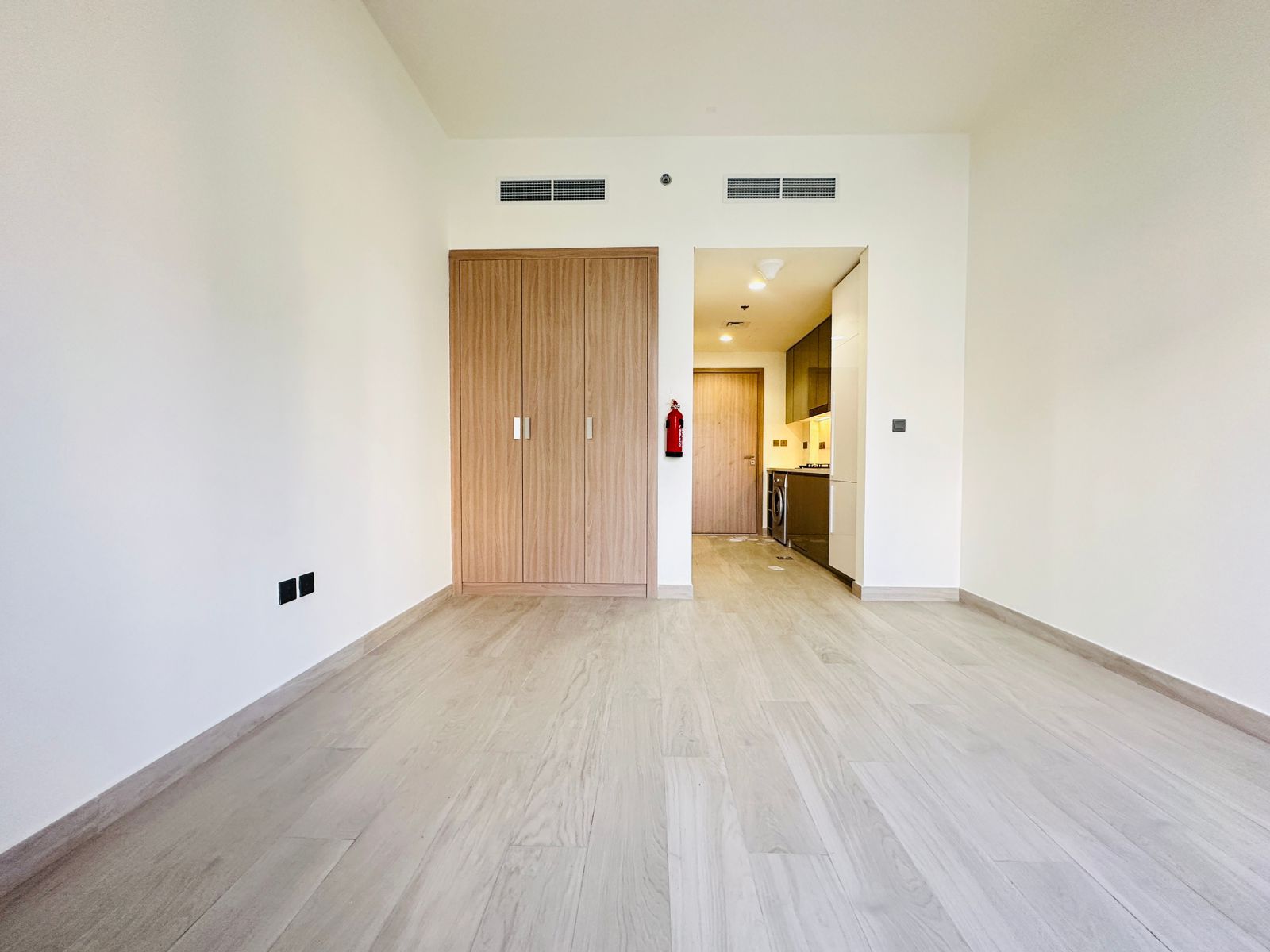 Bright and Spacious | High Floor | Ready to Move
