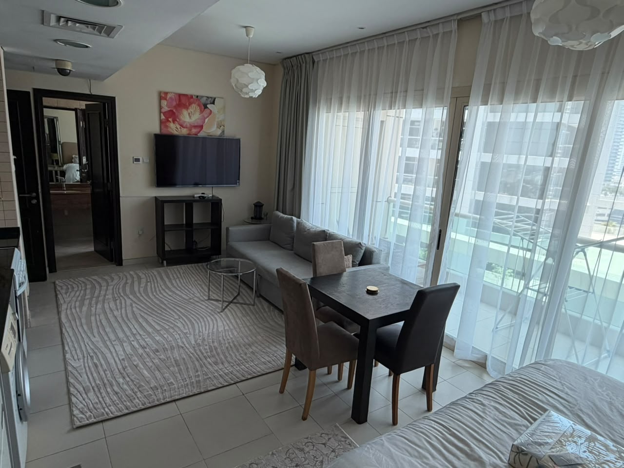 Bright & Modern Studio | Steps from Marina Walk & Beach