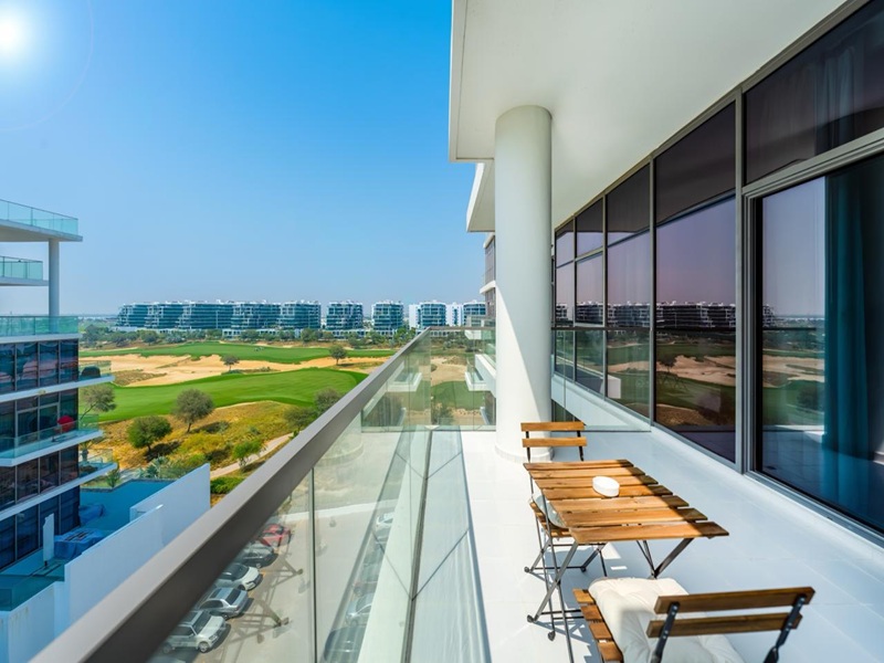 STUDIO WITH BALCONY | FURNISHED | GOLF VIEW | VACANT