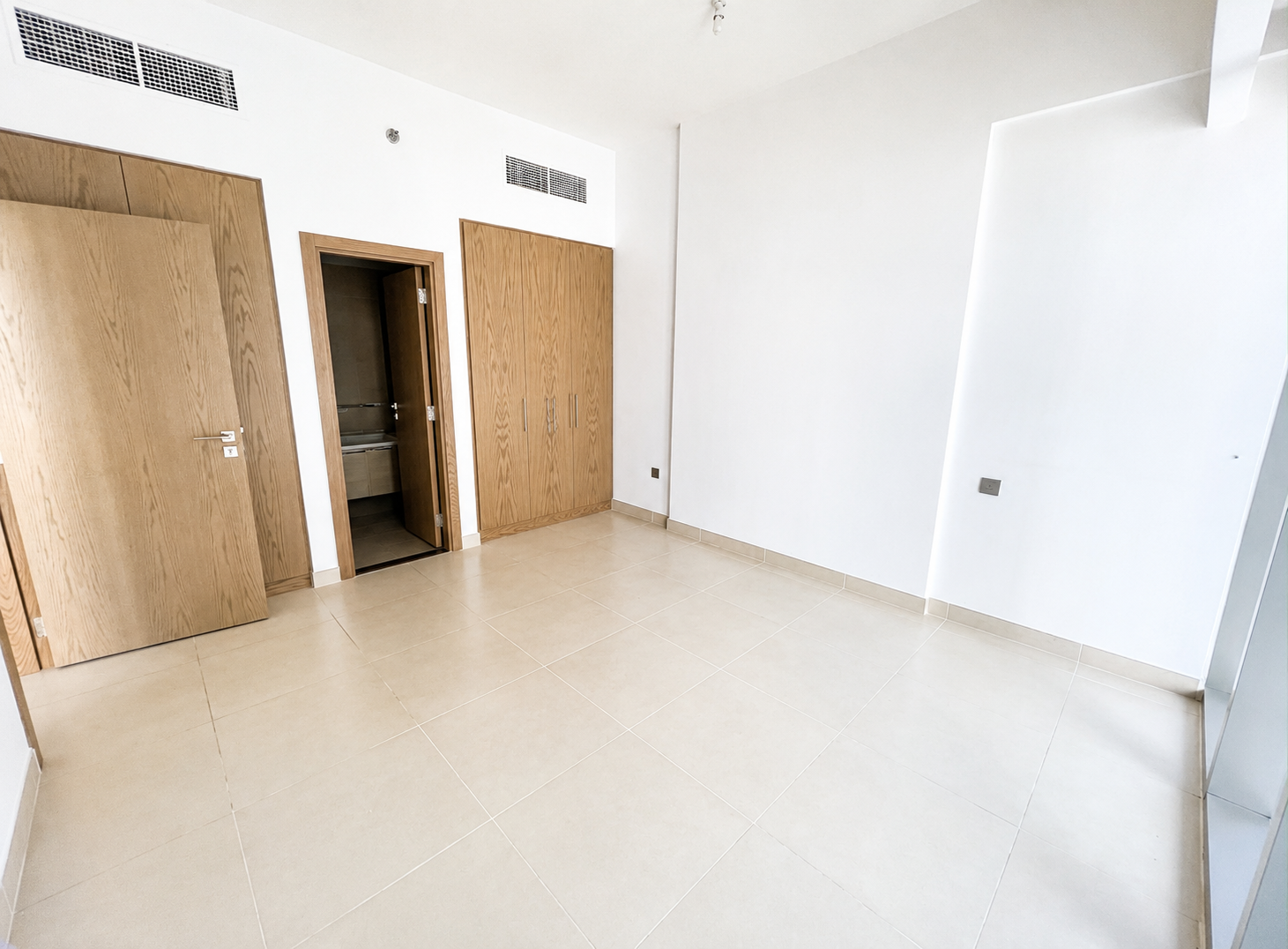 Elegant Residence | Bright Interiors | Best Value