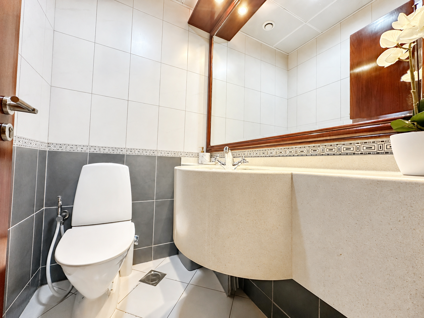 Modern Marina Residence | Private Balcony | Vacant