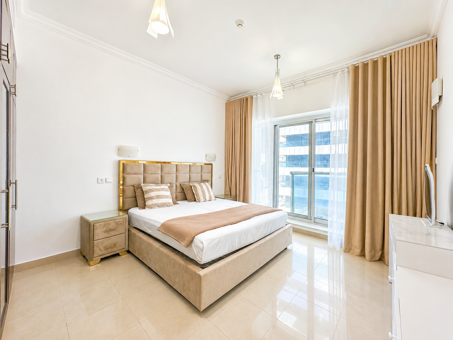 Stylish Marina Residence | Private Balcony | Prime Location