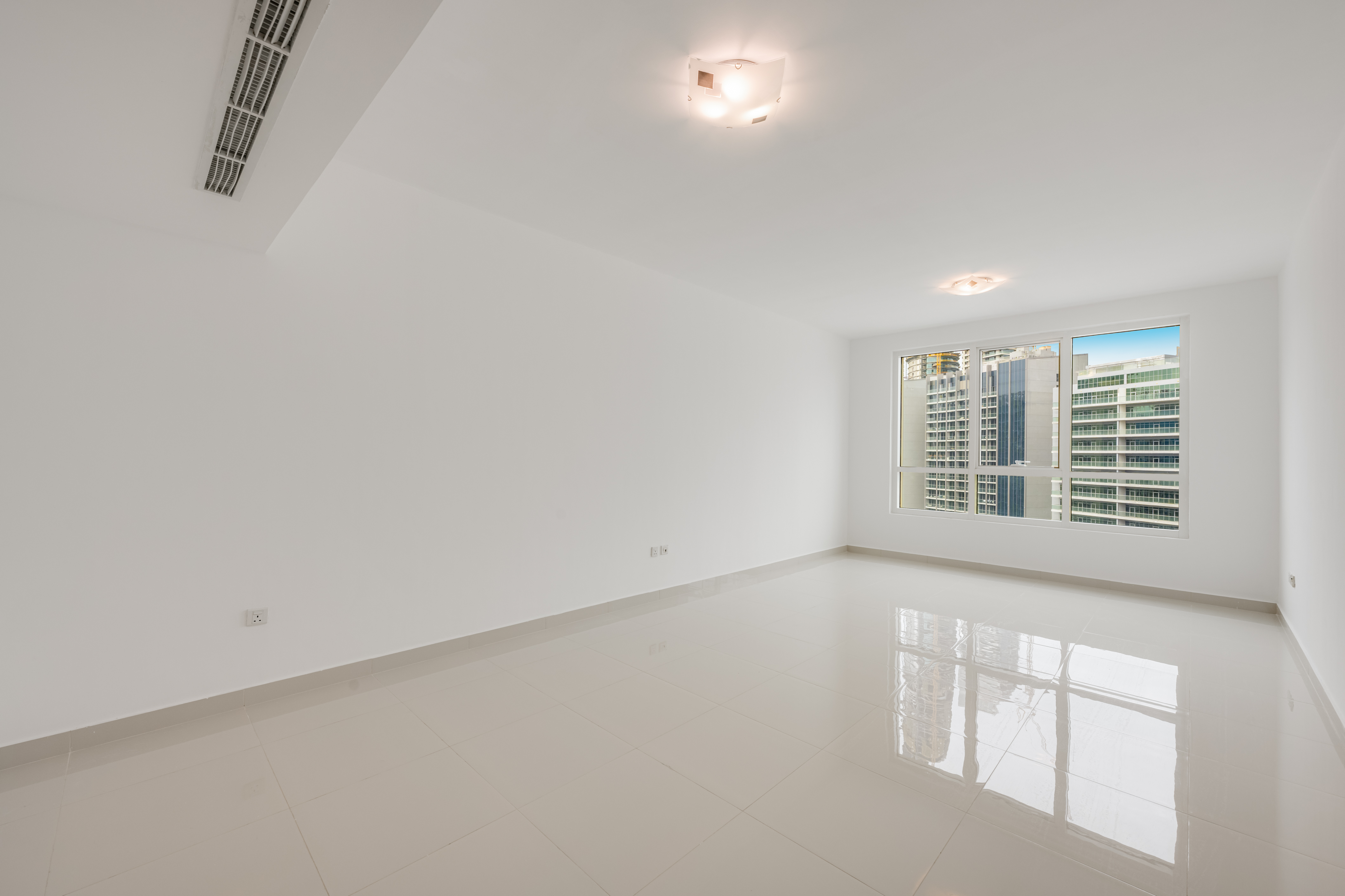 Study room 2BR | Closed-Kitchen | Big Layout