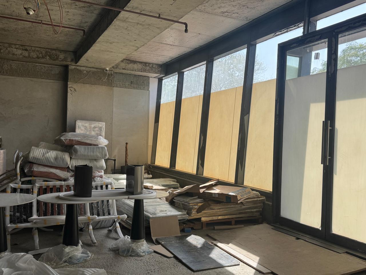 Showroom | Spacious & High Ceiling | Semi-Fitted