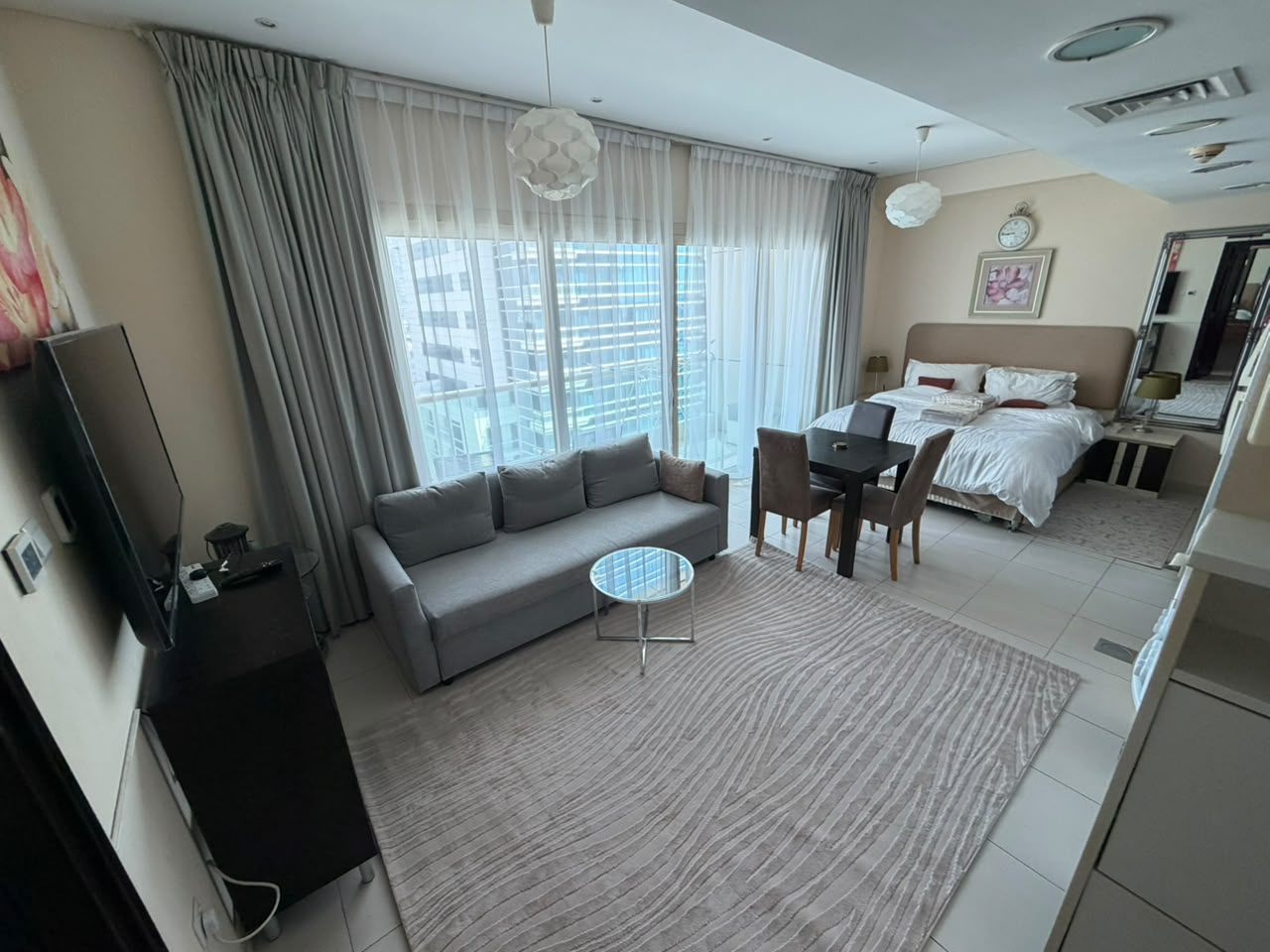 Bright & Modern Studio | Steps from Marina Walk & Beach