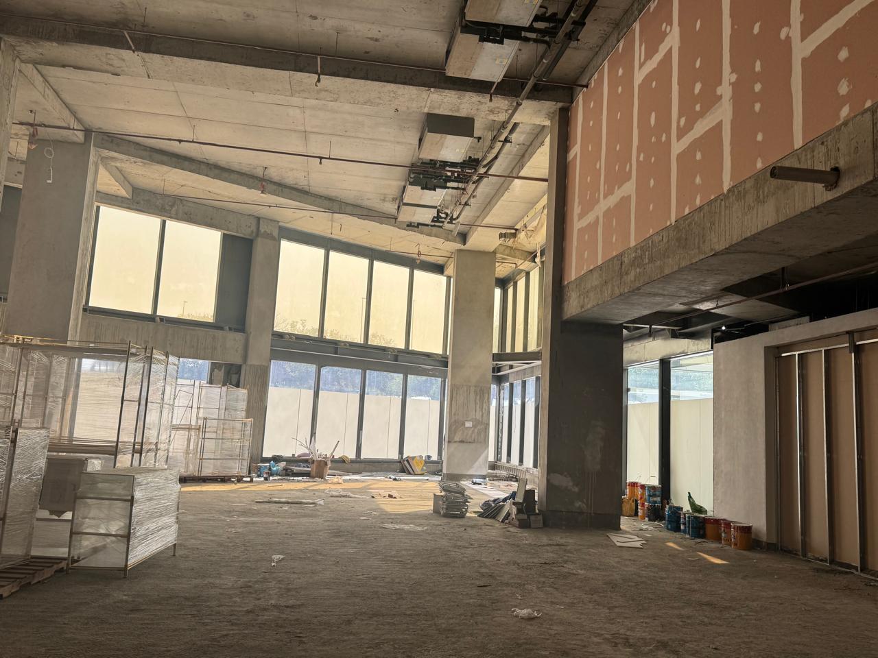 Showroom | Spacious & High Ceiling | Semi-Fitted