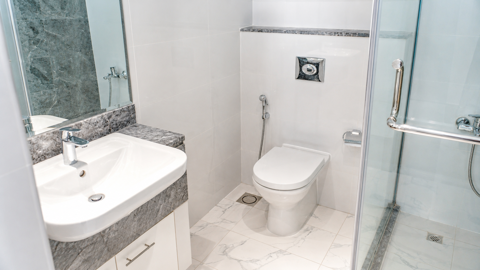 Luxury Waterfront Living | Elegant 2-Bedroom | Semi Furnished w/Balcony