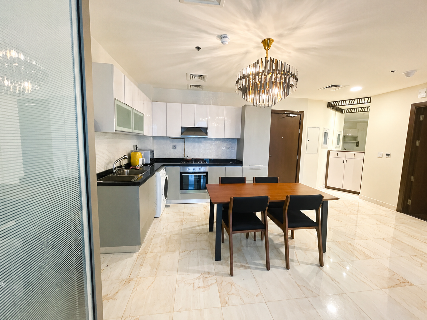 Modern 1 Bedroom | 2 Bathrooms | Ready to Move