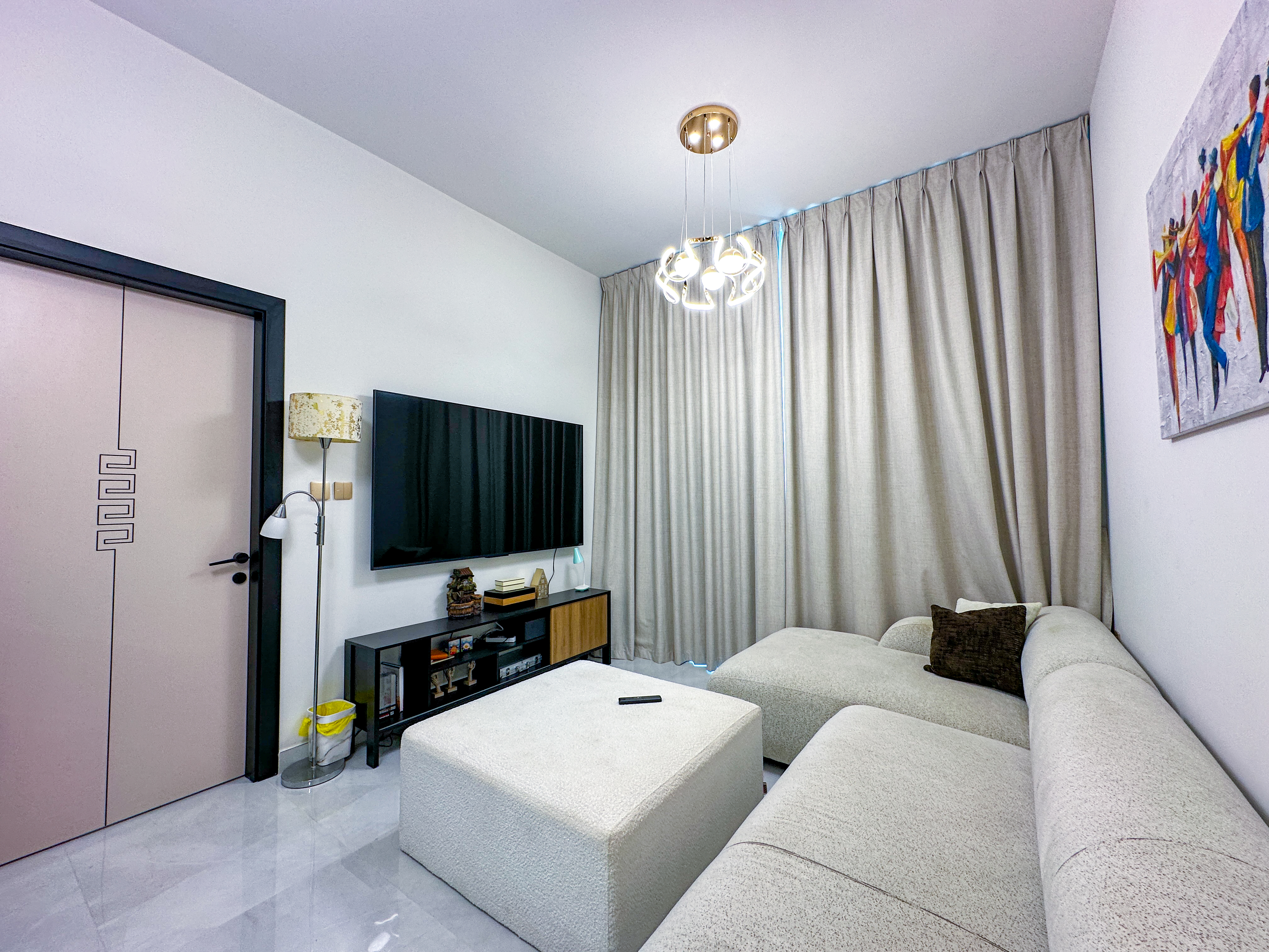 12 Cheques | Skyline Views | Premium Amenities