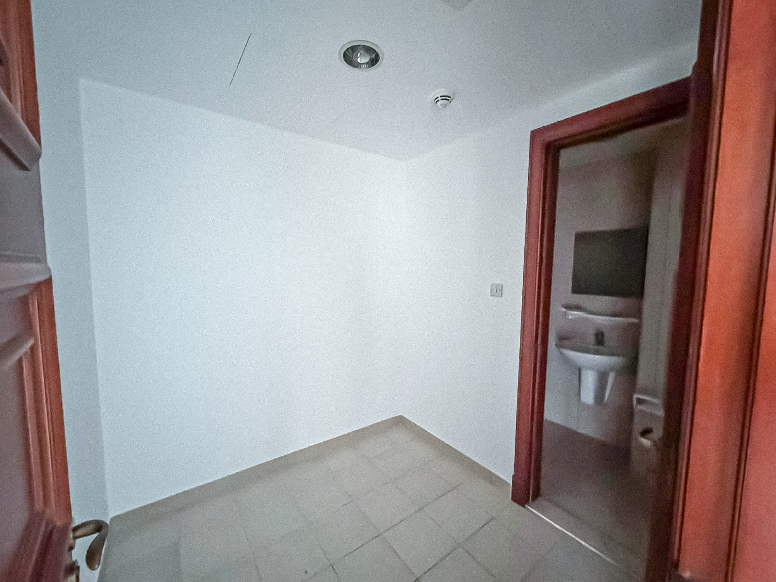 Beautiful Residence | Add Your Personal Style | Close to Beach & Mall