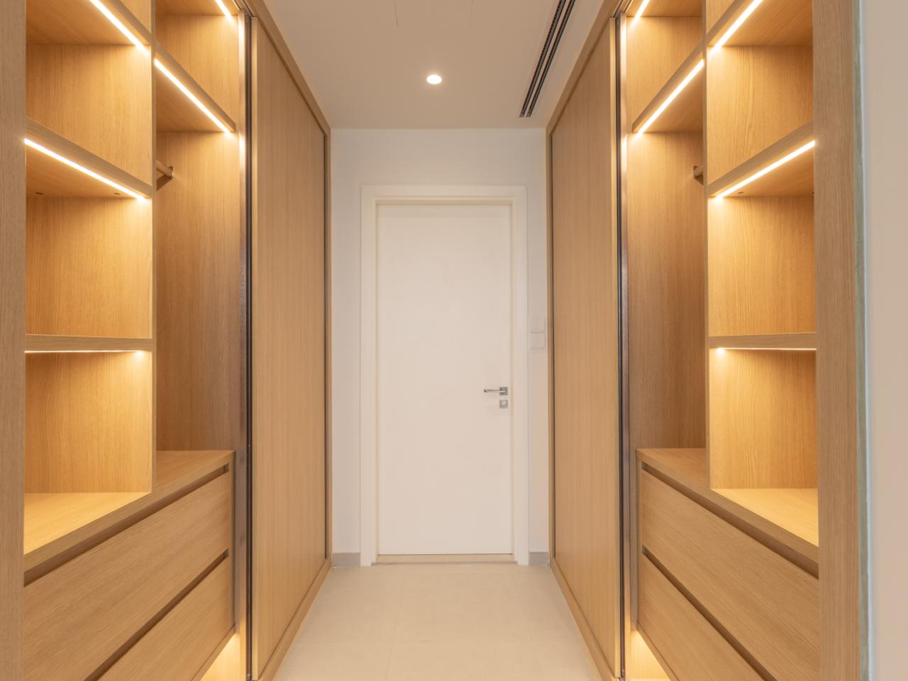 Vastu | Upgraded | Own amenities | End Corner