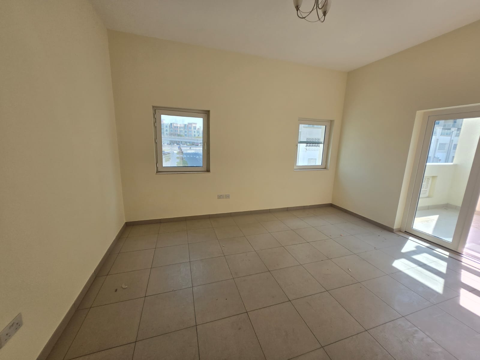 Ready to Move I Family Townhouse | Prime Location