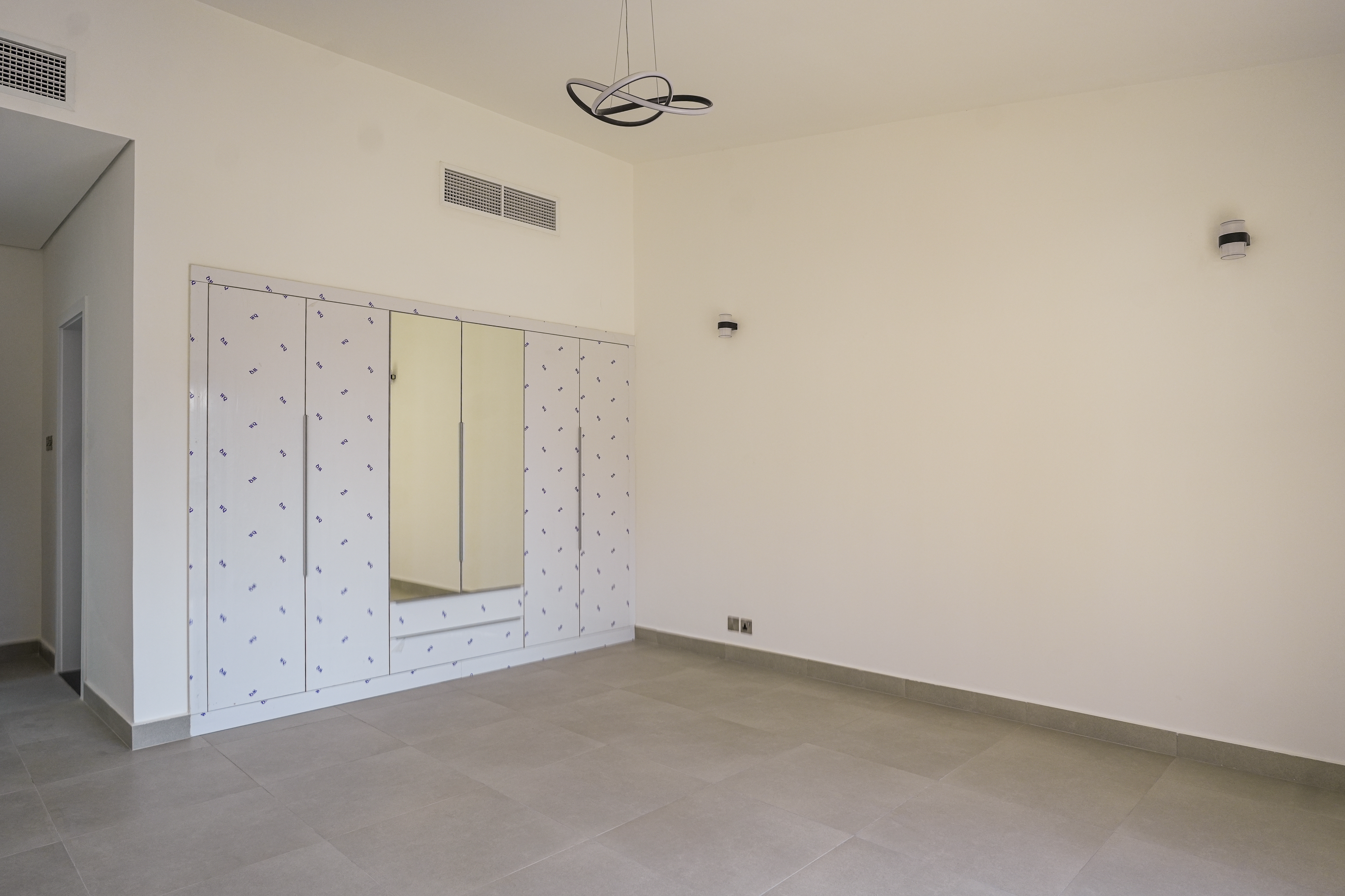 Fully Renovated 4BR + Maid Villa | Private Garden | Ready to Move | Jumeirah 3