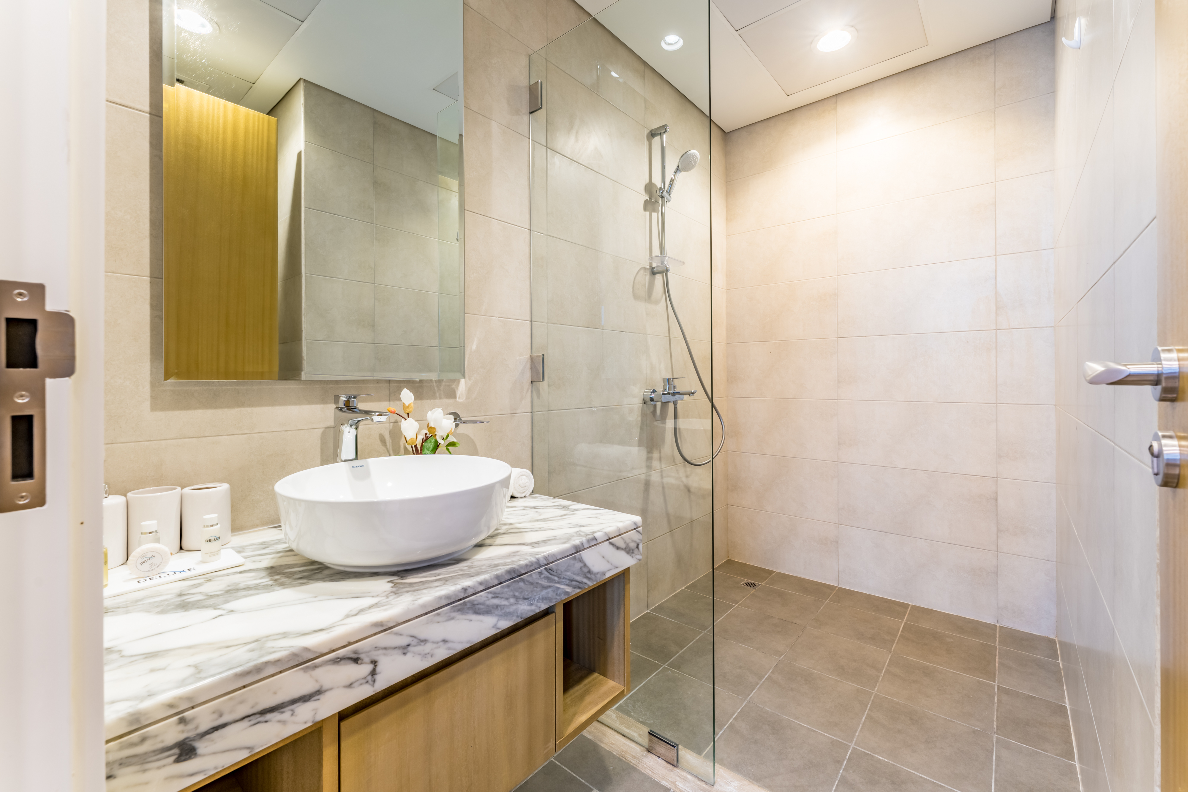 HIGH FLOOR | PRIME LOCATION | FULLY FURNISHED