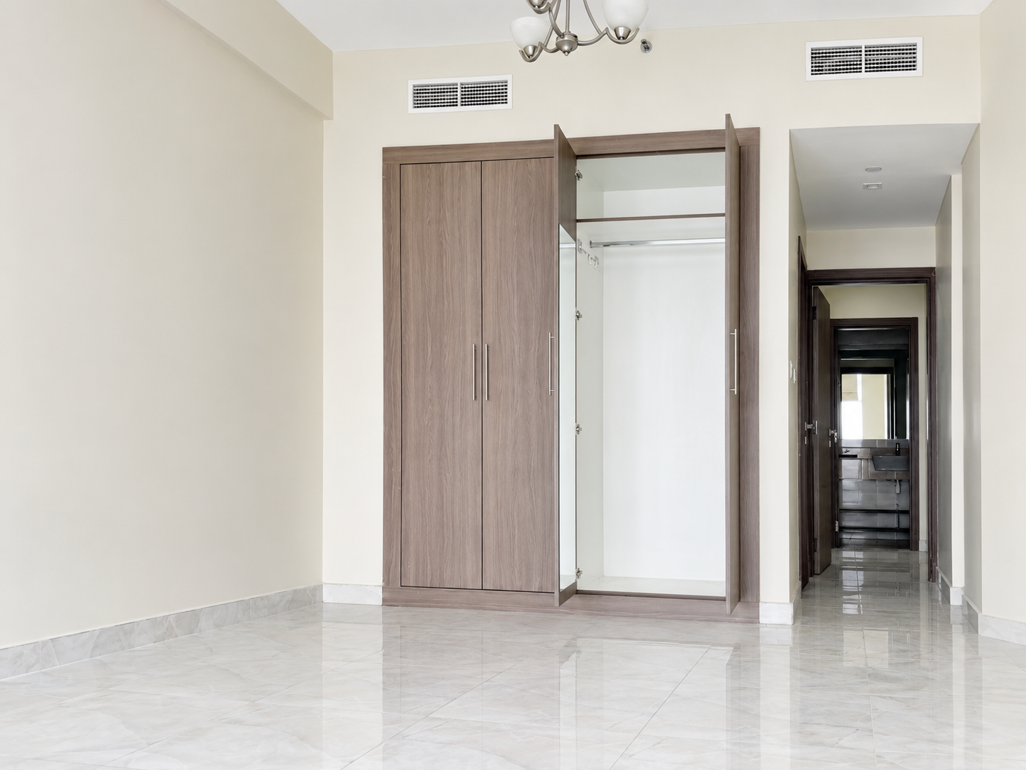 Spacious 1BR | Kitchen Appliances Included | 2 Bathrooms | 828 Sq. Ft.