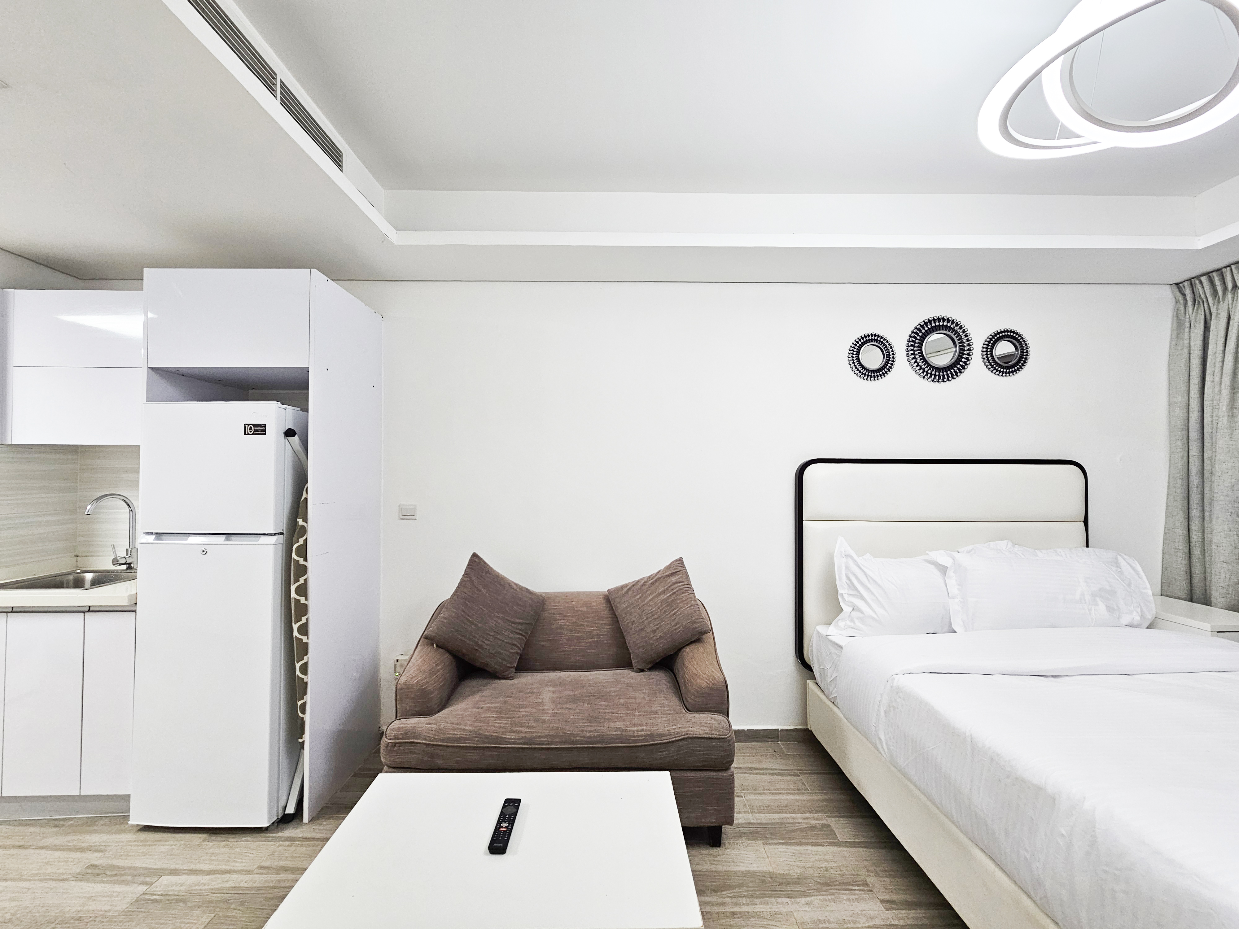 Furnished studio in Laya Mansion