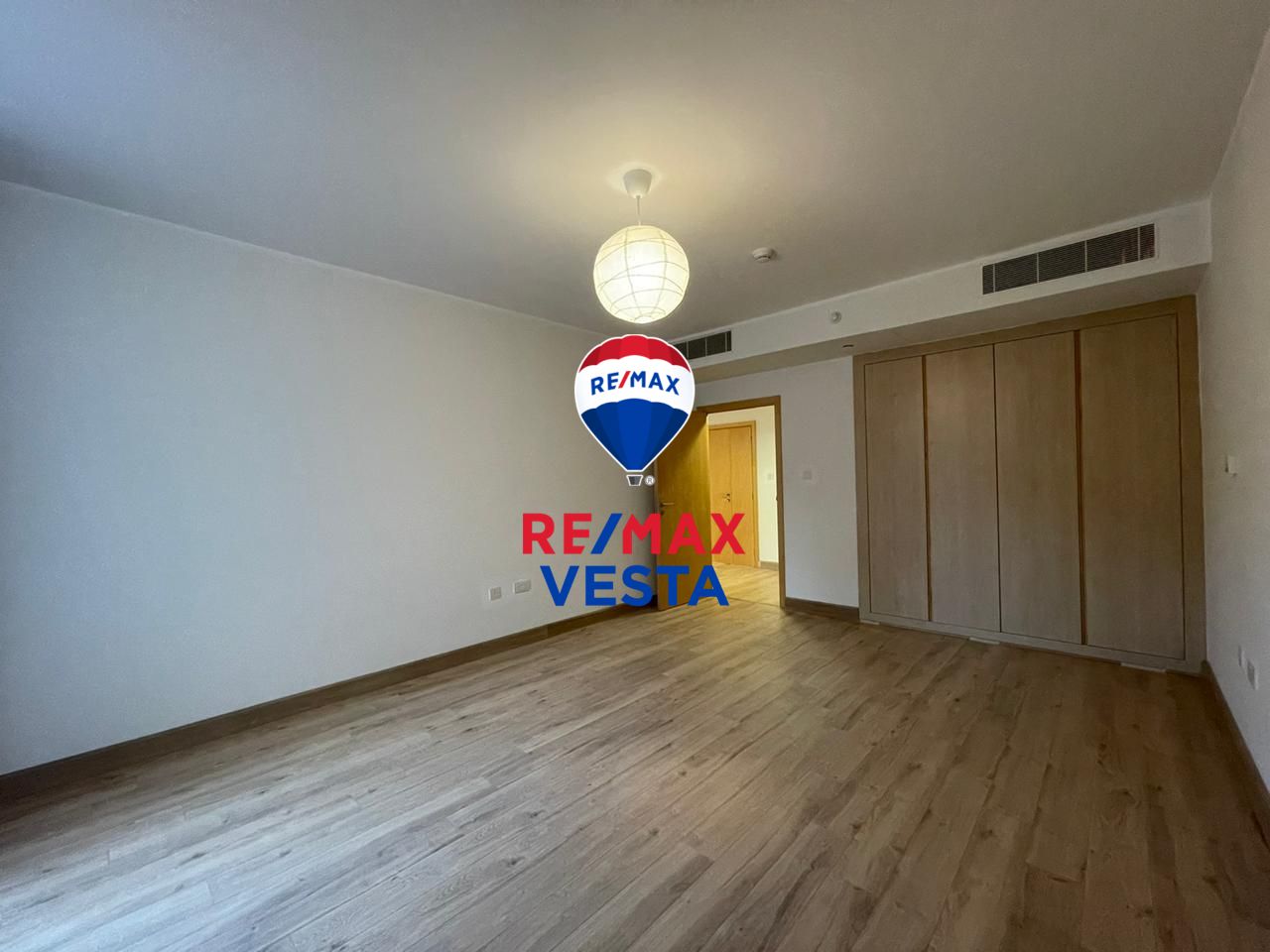 Fully Furnished | Direct to Beach | Amenities | Ready to Move in