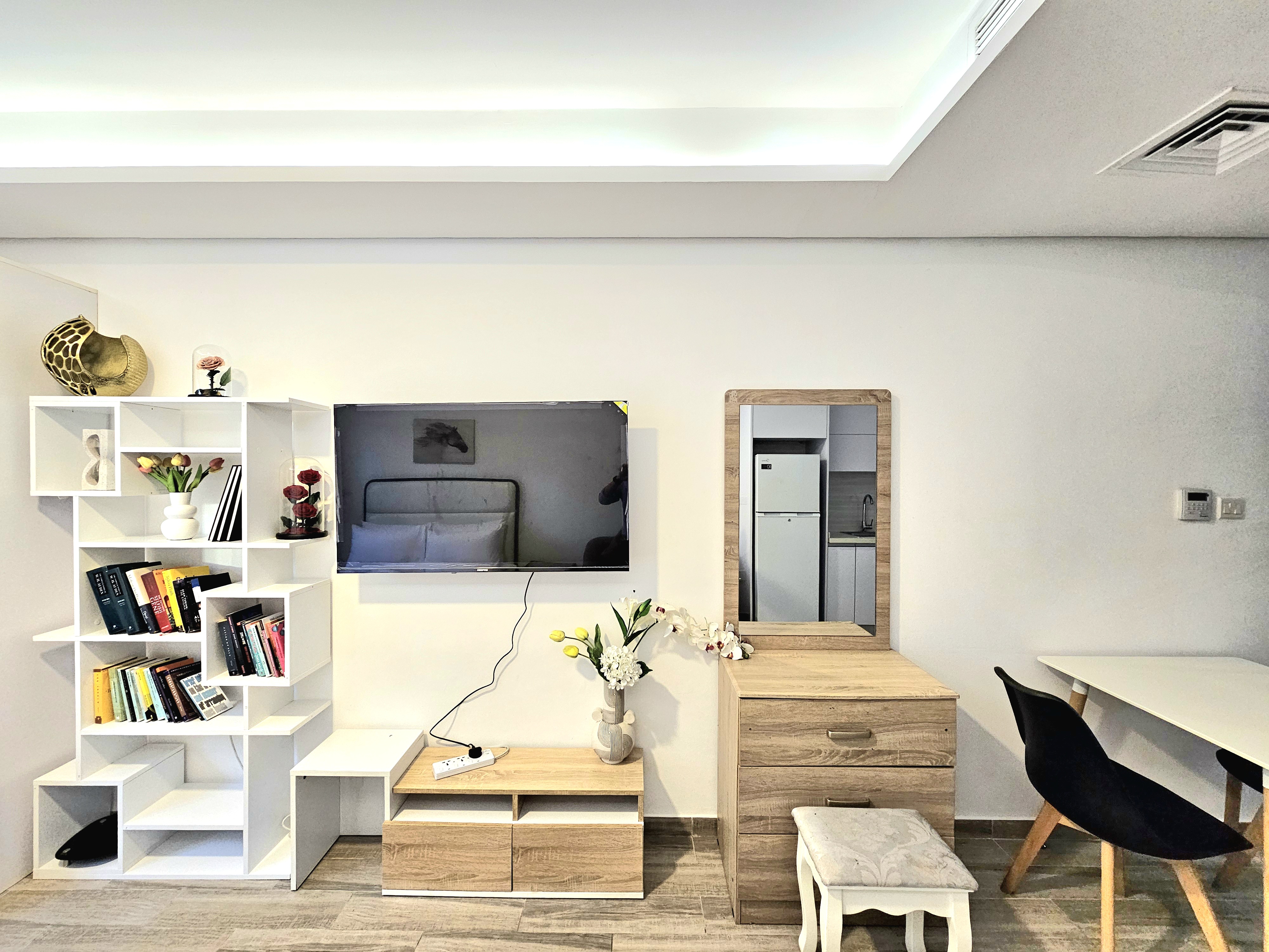 Furnished studio in Laya Mansion