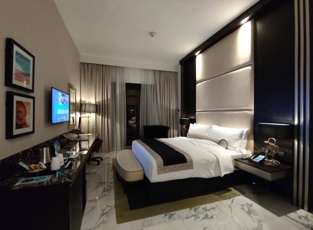 PRIME LOCATION | FLEXIBLE | BREATHTAKING VIEWS