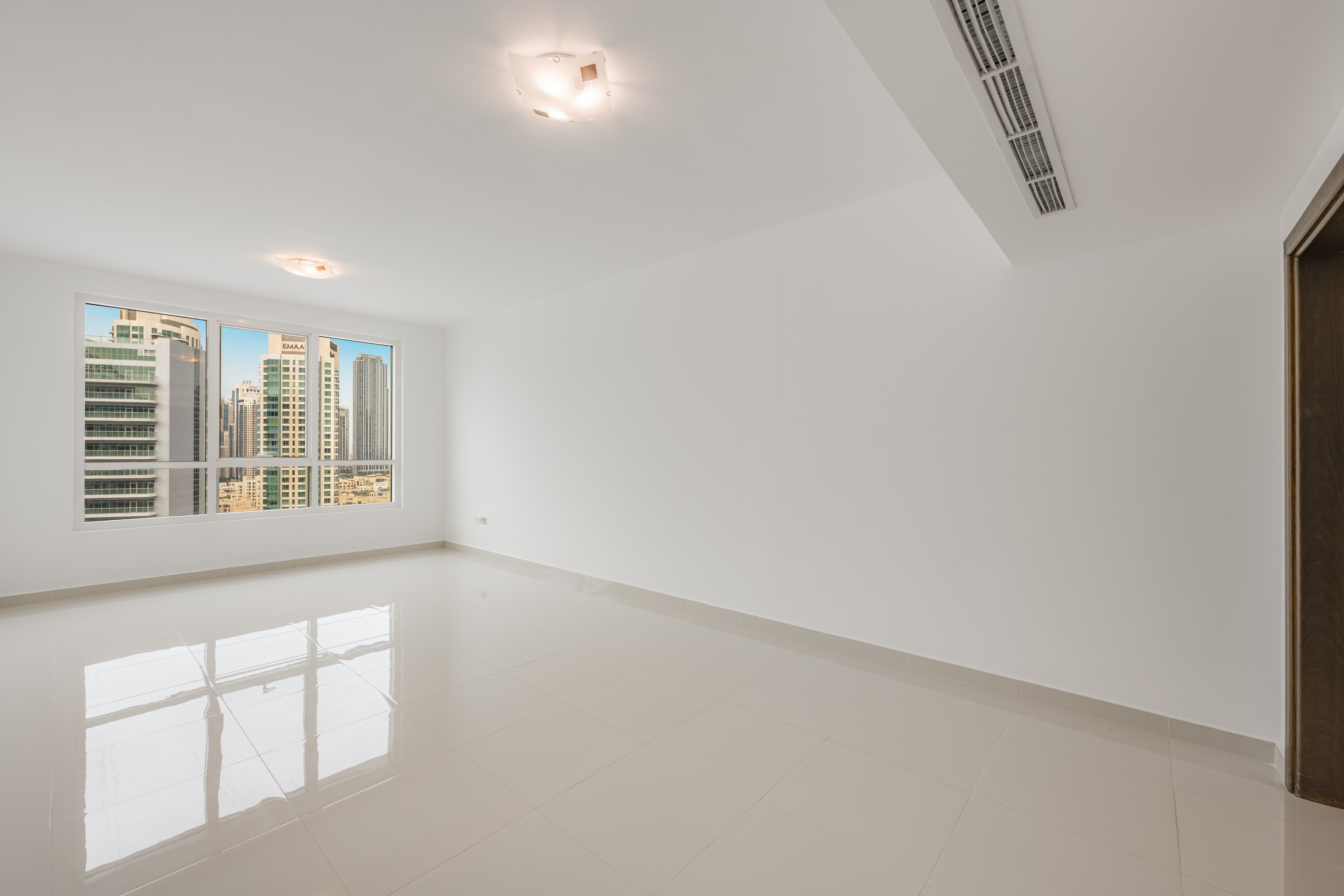 Study room 2BR | Closed-Kitchen | Big Layout