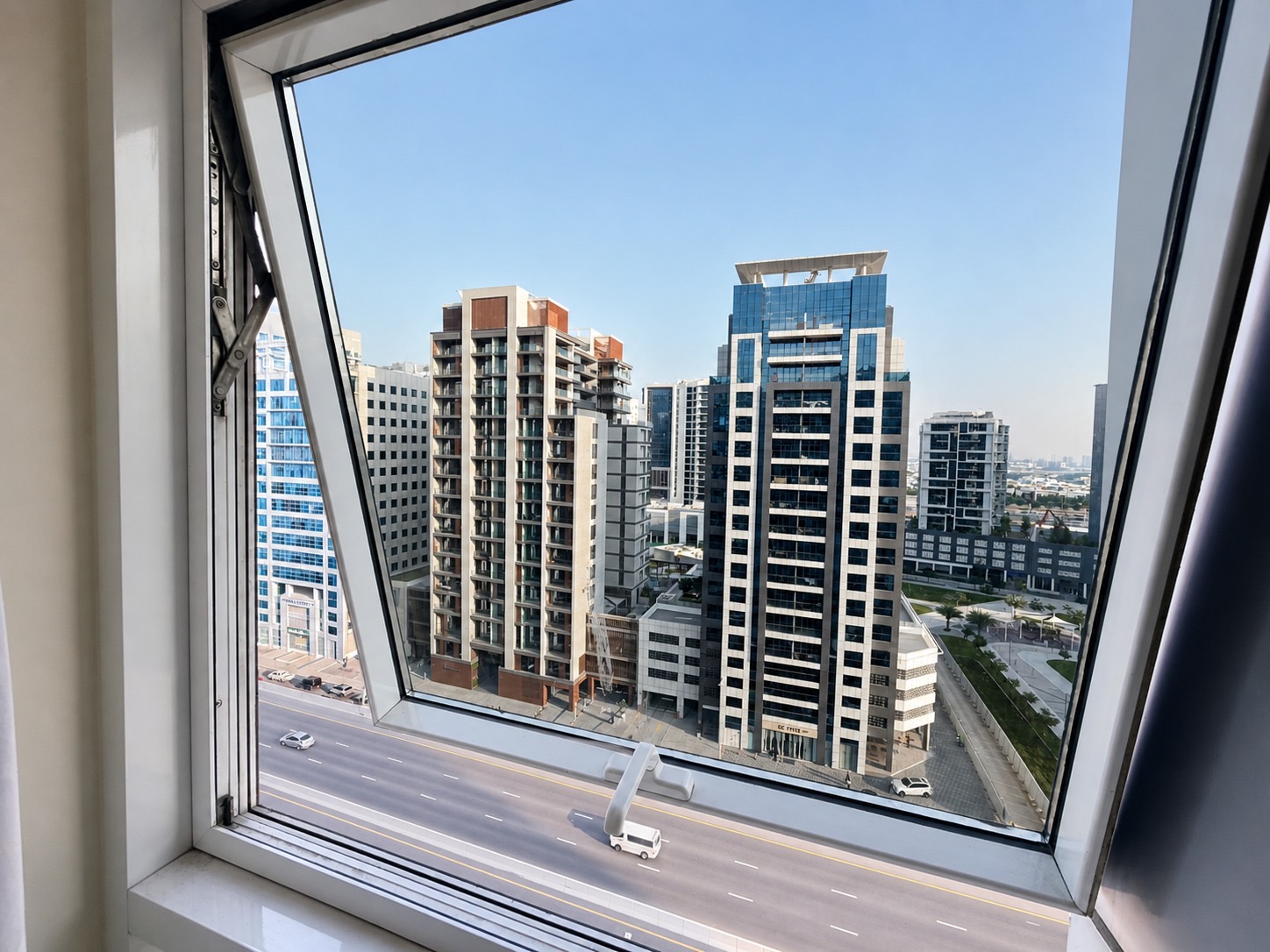 Spacious Studio | Prime Business Bay | Park Central