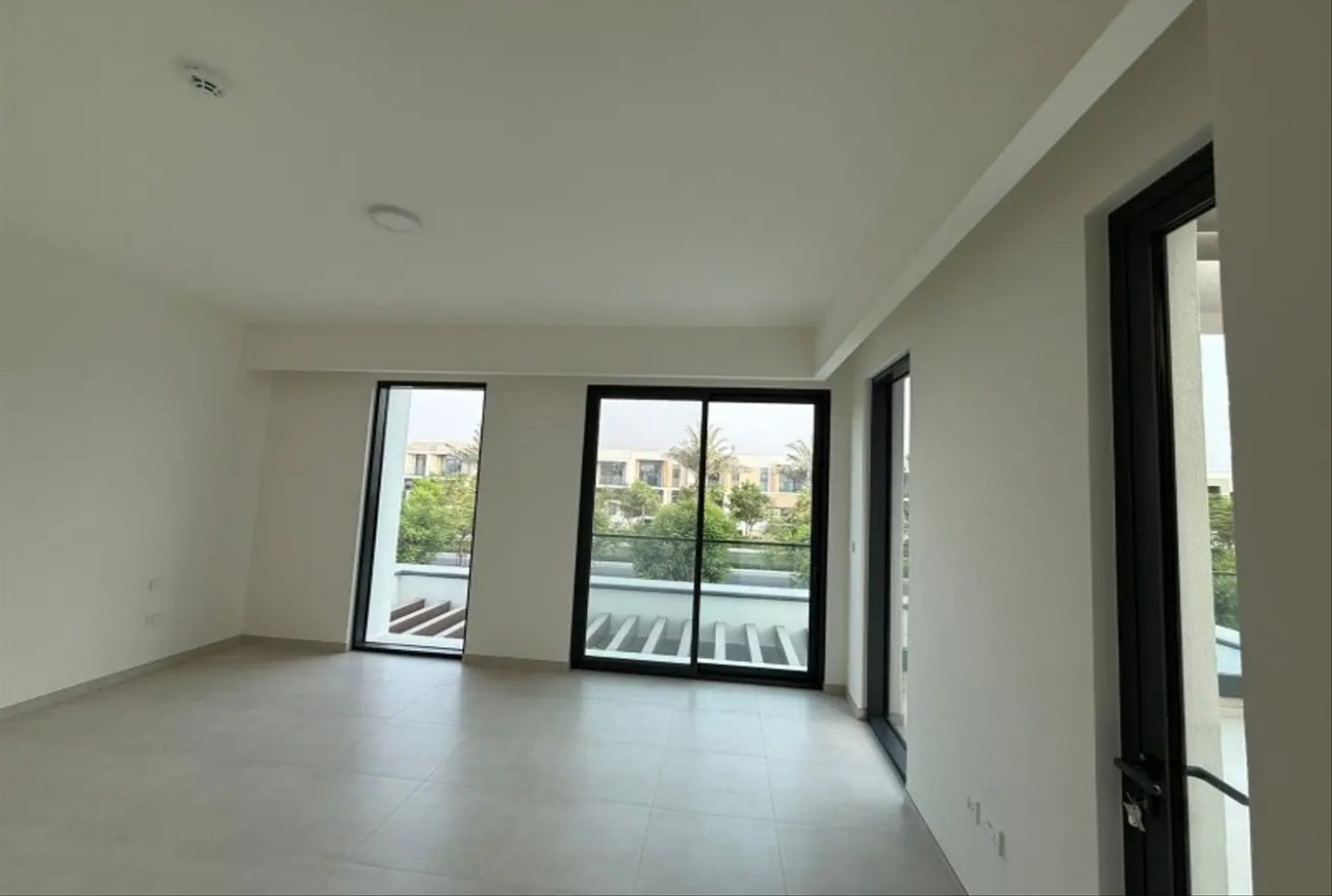 BRAND NEW | MAIDS | CLOSE TO PARK