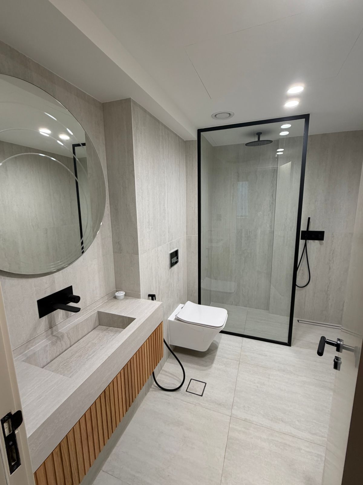 Bentley Home Interior | Fully Furnished | Bills Included