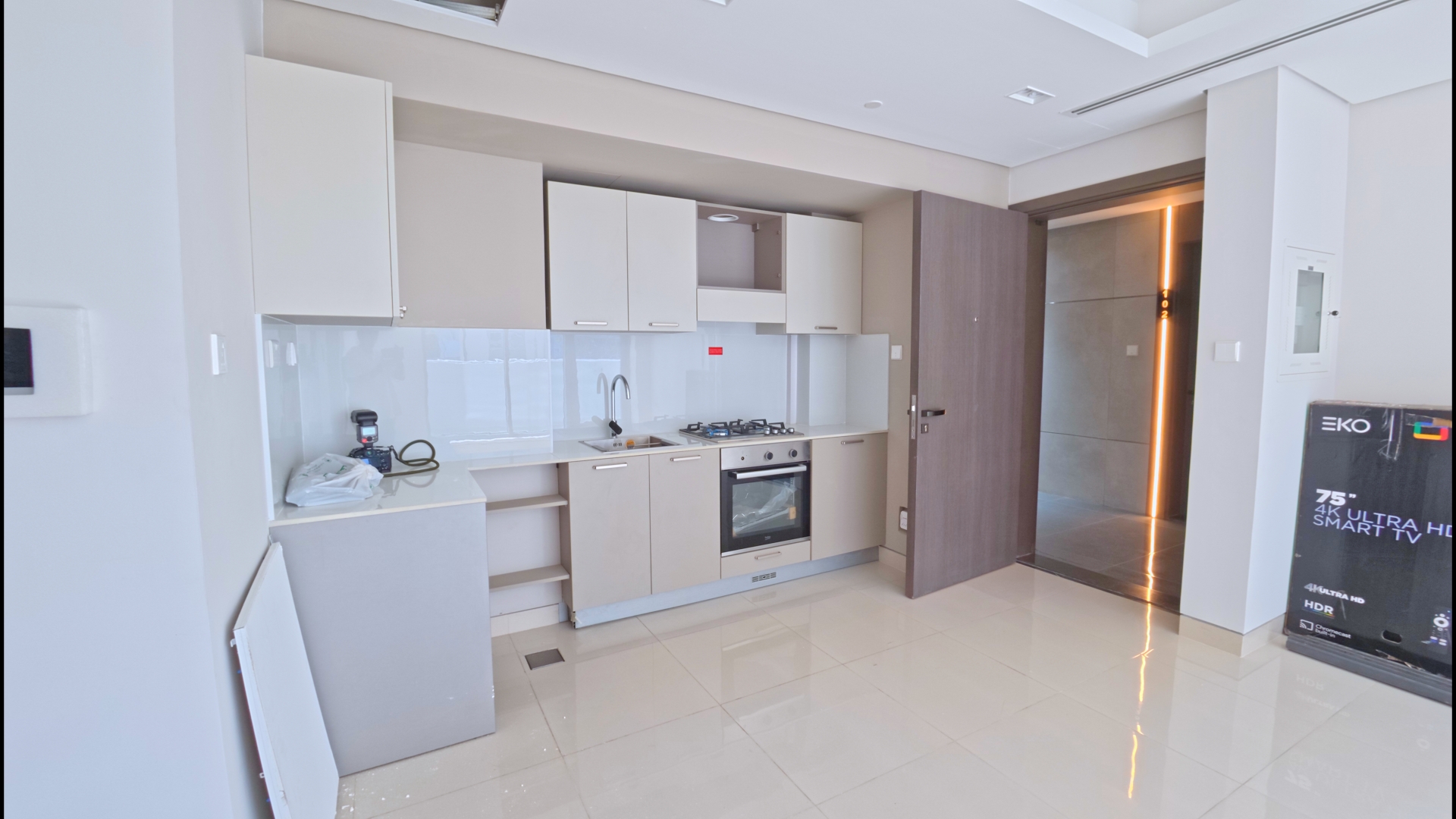 Spacious Layout | Vacant |with Balcony | Open Kitchen Prime Location