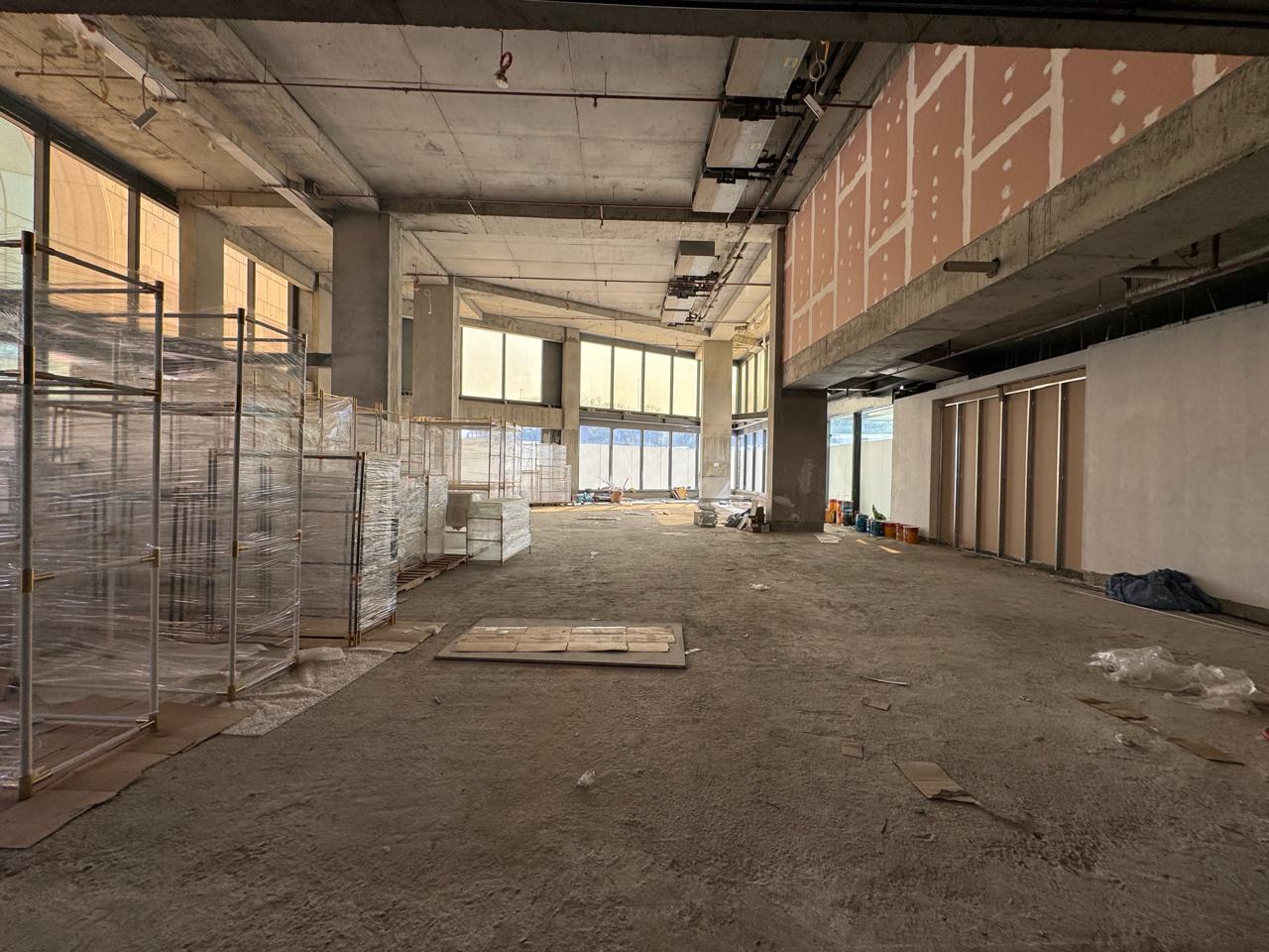 Showroom | Spacious & High Ceiling | Semi-Fitted
