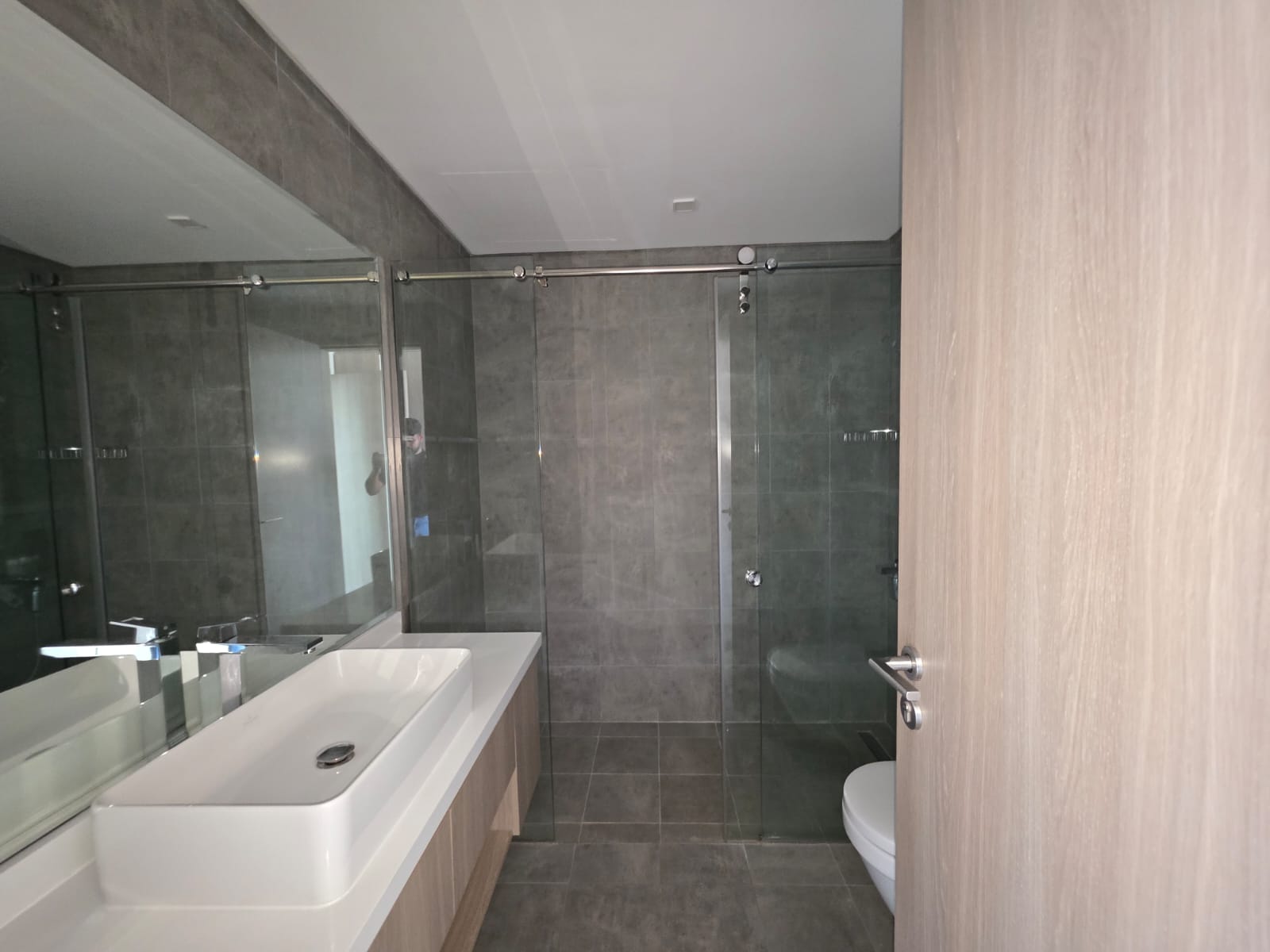 Full Marina view +Maids Room High floor