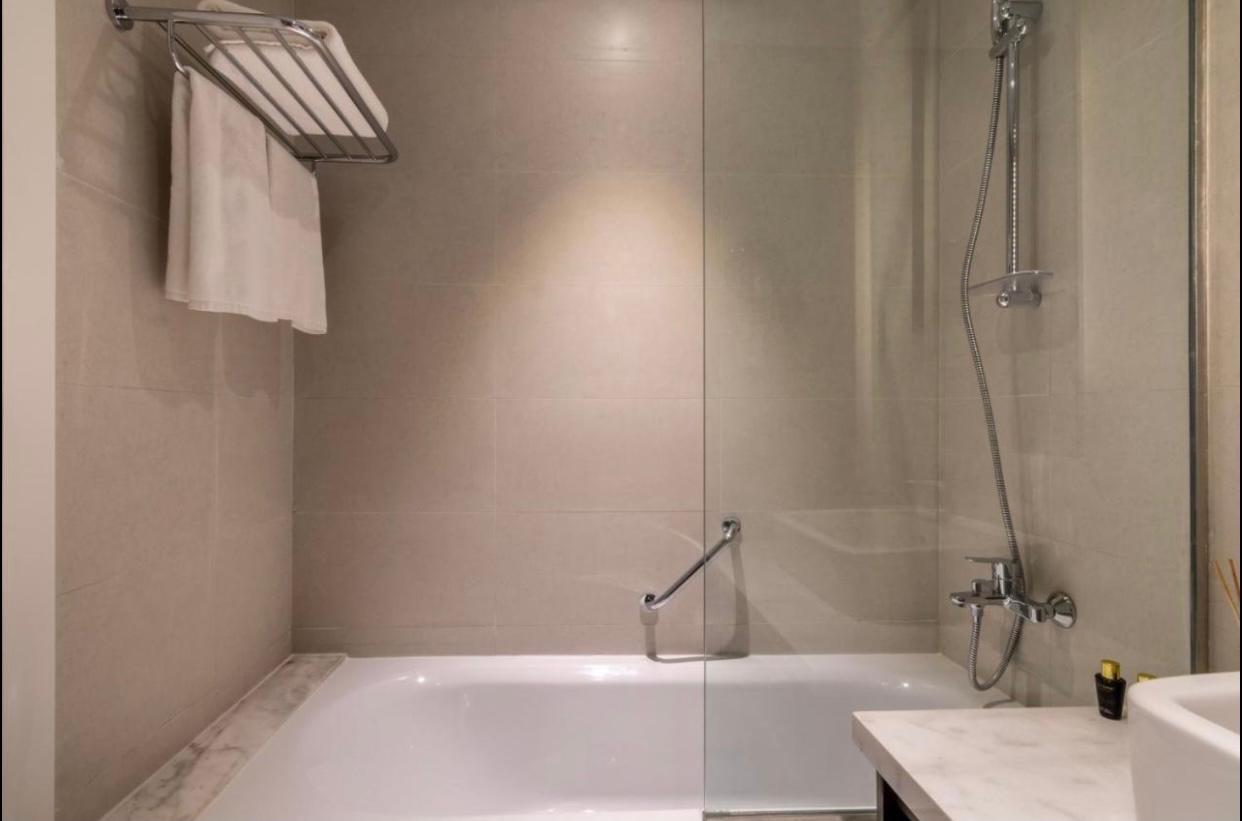 Canal View | Spacious Studio | Vacant