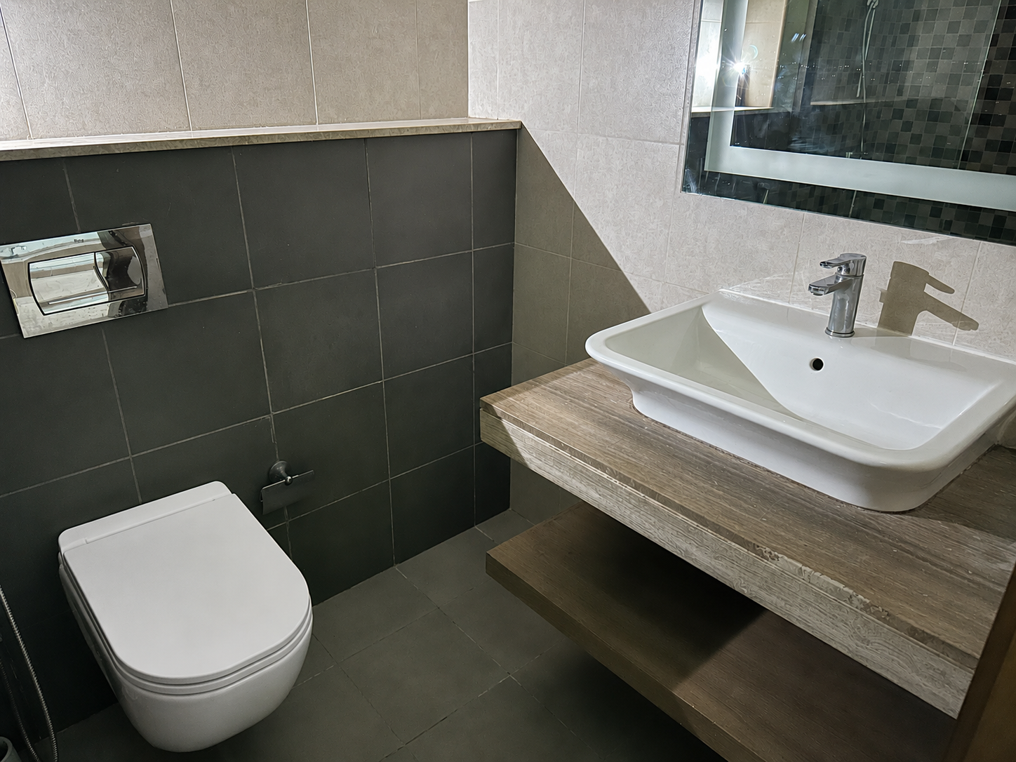 Studio with balcony Al Jaddaf | Near Metro | canal view | Ideal for Airport & Business Bay Staff