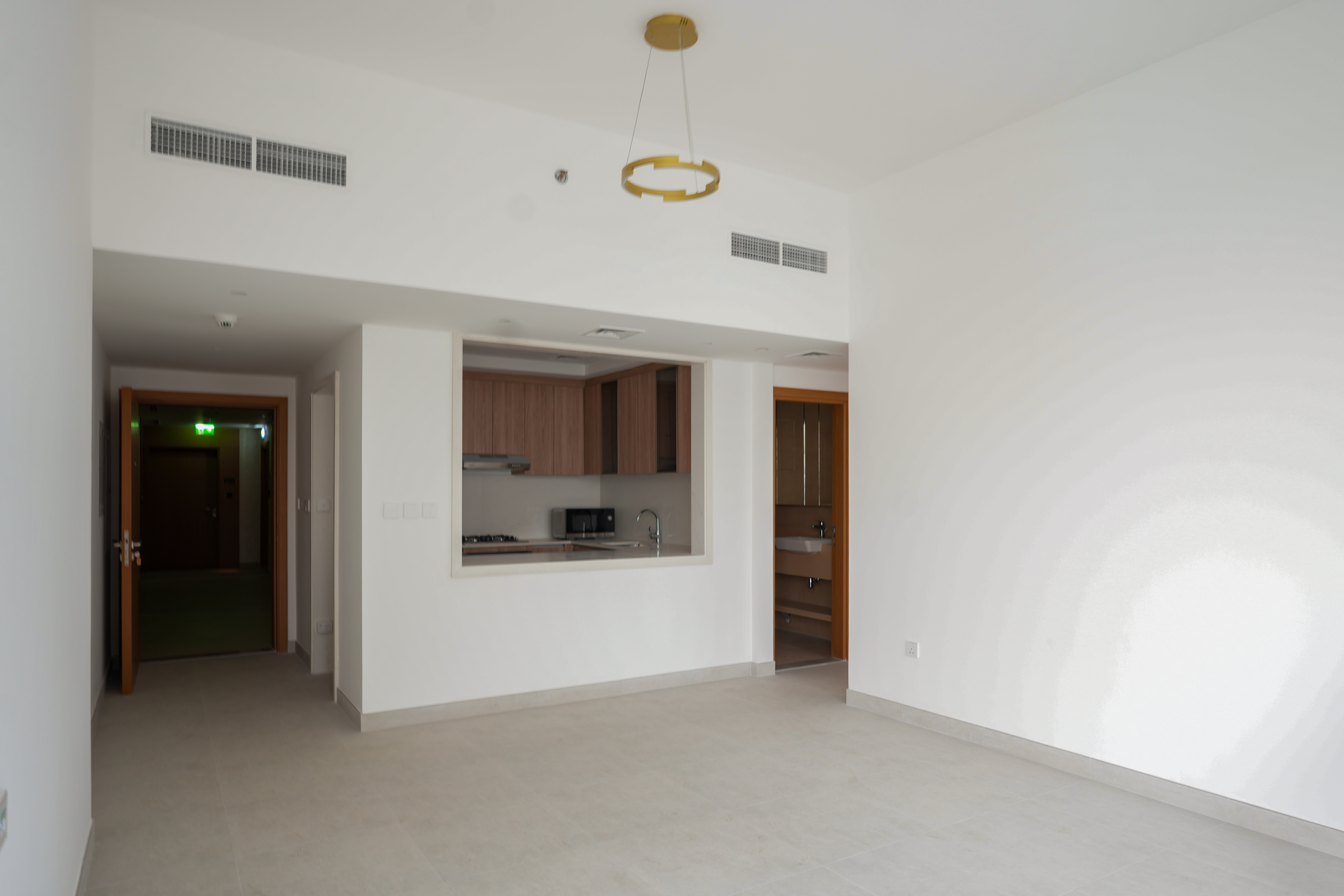 Brand New Unit | Spacious Layout | Unfurnished | 902 sqft