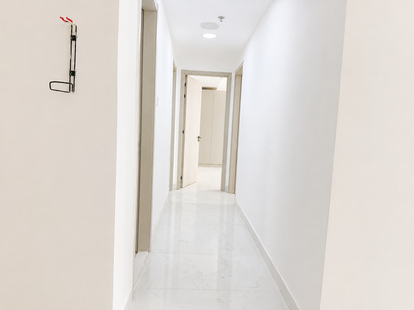 4 Cheques | Pool view | High Floor | Vacant