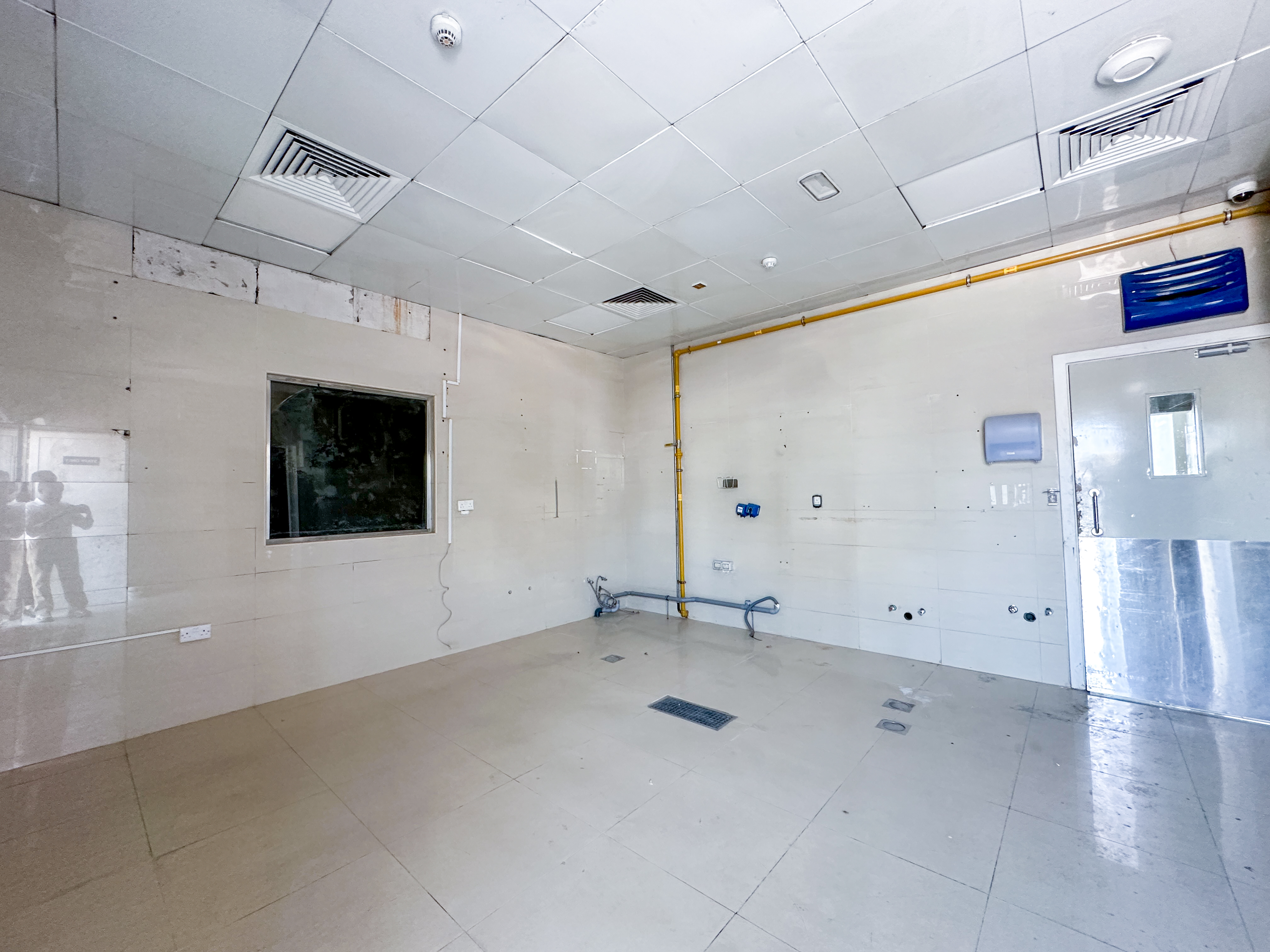 Spacious Retail Shop | Strategic Location | Business Opportunity |