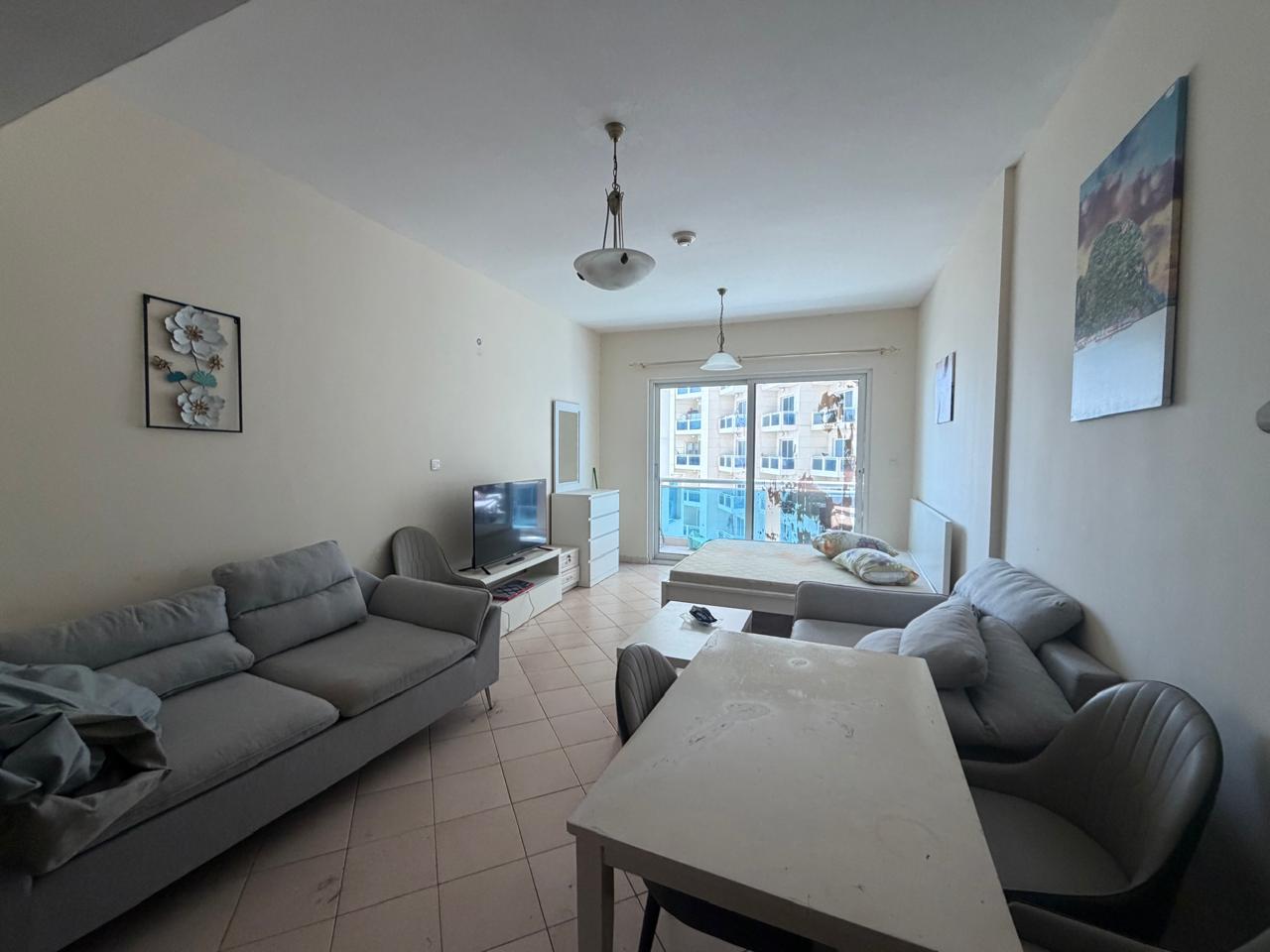 Upgraded/ Big layout / Vacant | Furnished | Clean