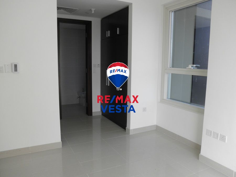 Well Maintained | Spacious Layout | Stunning View | Ready to Move