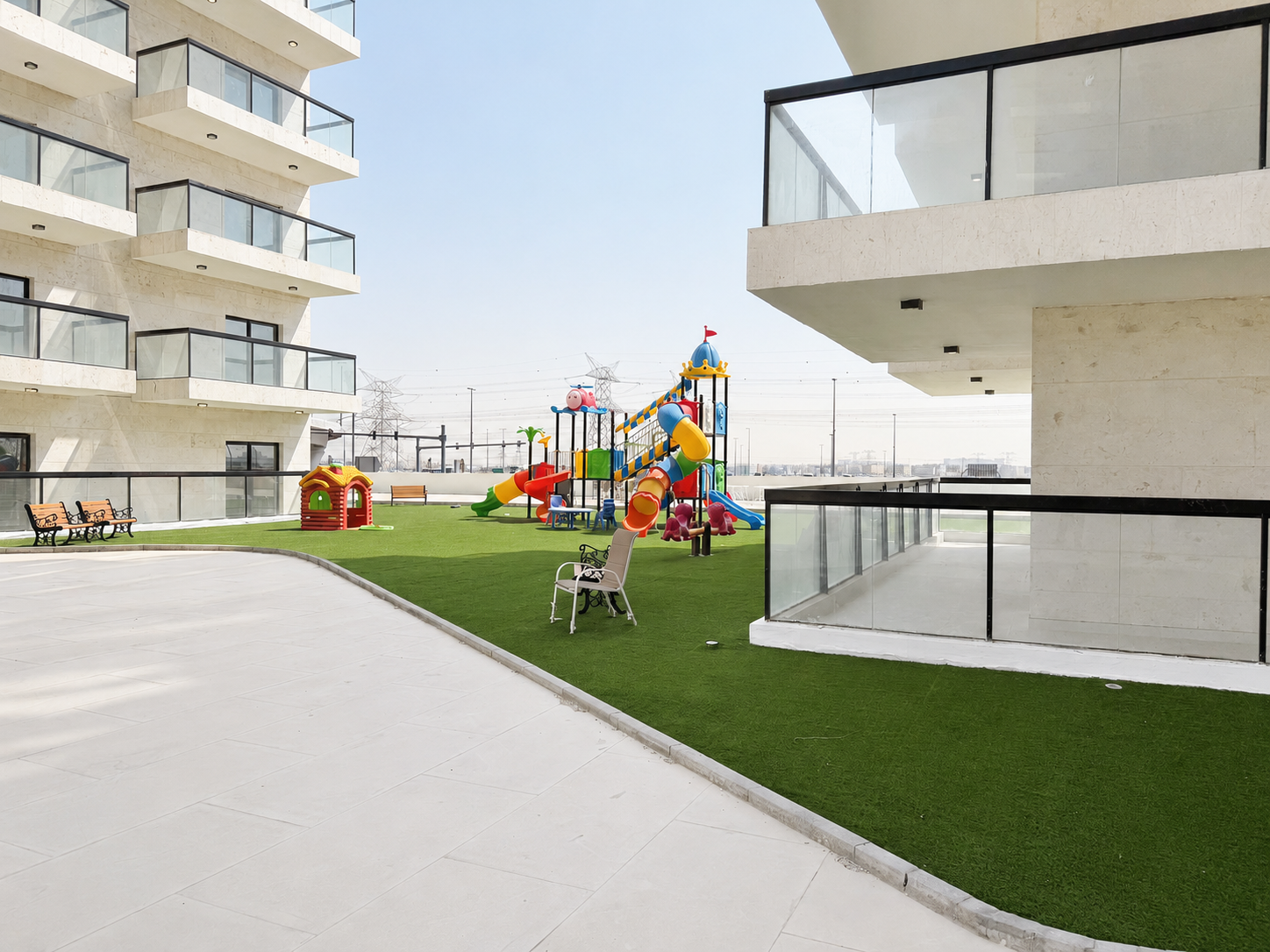 4 Cheques | Pool view | High Floor | Vacant