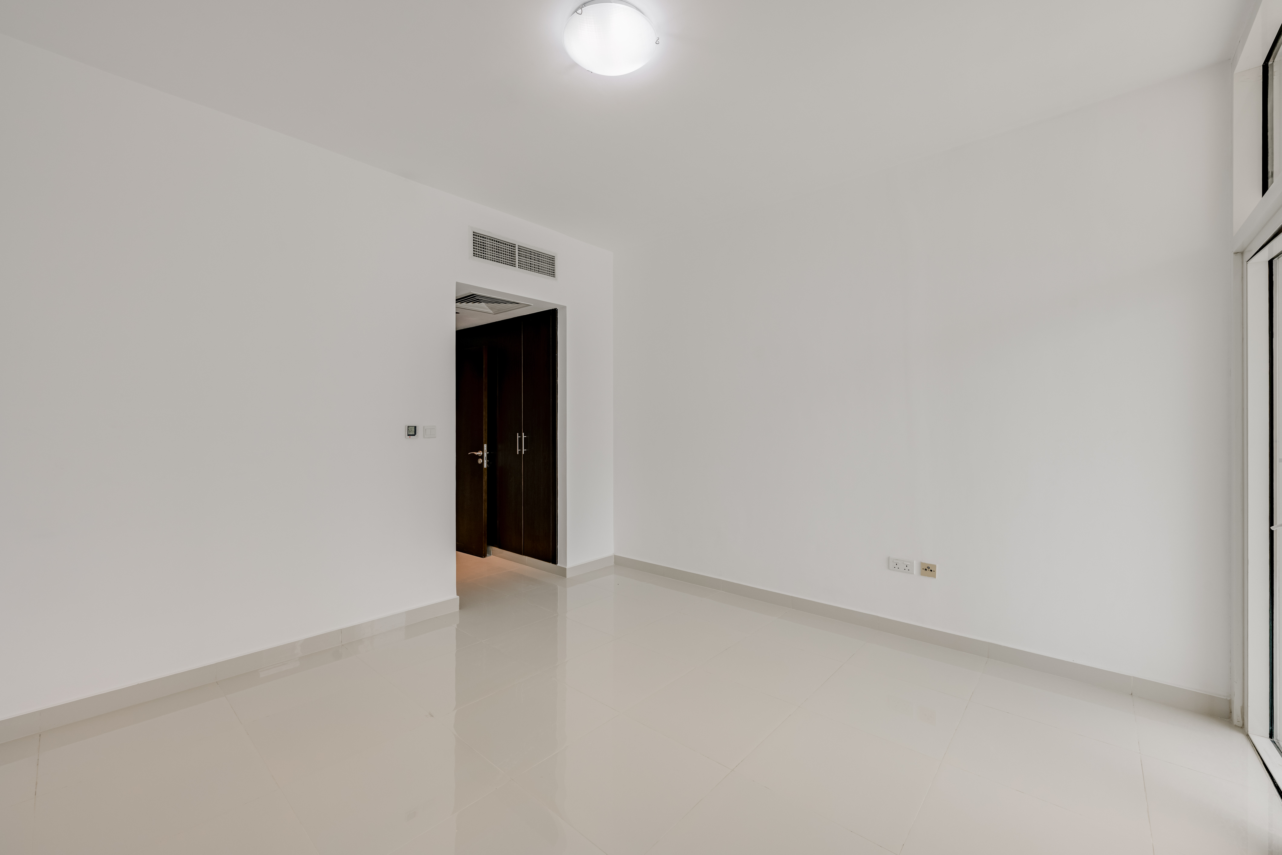 Study room 2BR | Closed-Kitchen | Big Layout