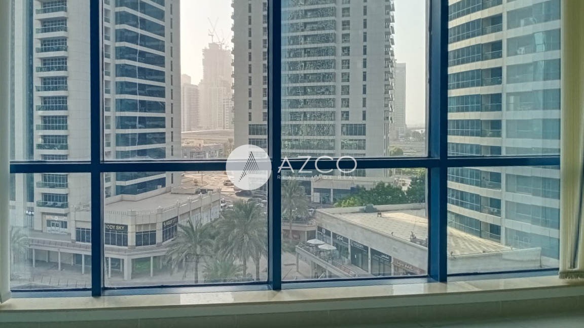 SPECIOUS BRIGHT OFFICE | LAKE VIEW | PRIME LOCATION