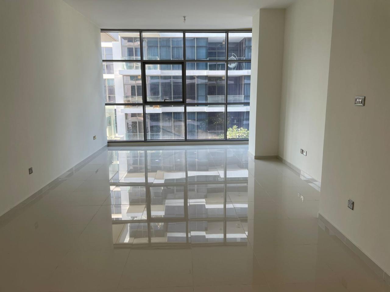 Brand new | Vacant | Amazing view · image 2