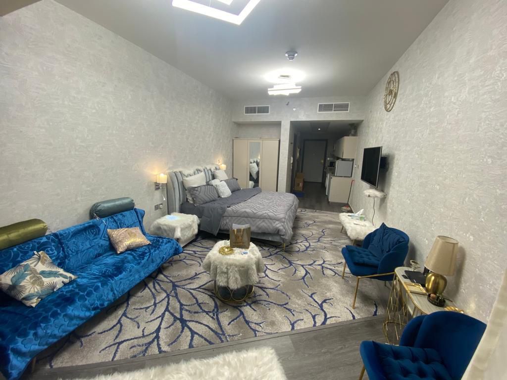 High Floor | Burj khalifa & Canal View | Furnished · image 2