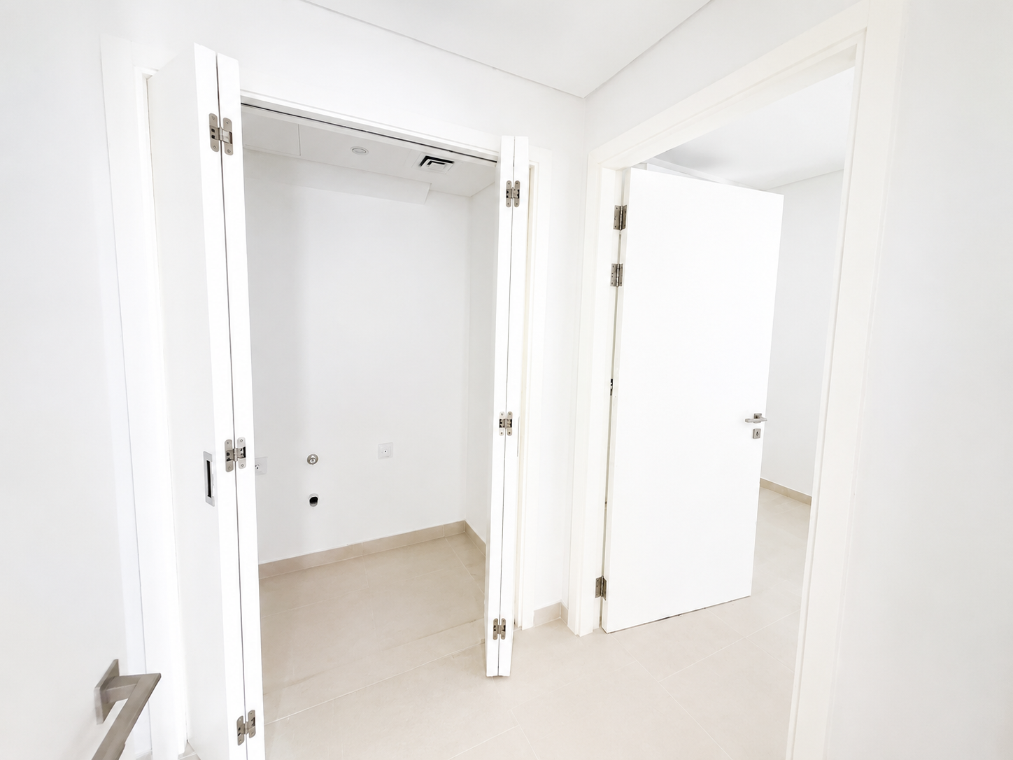 Vastu | Upgraded | Own amenities | End Corner