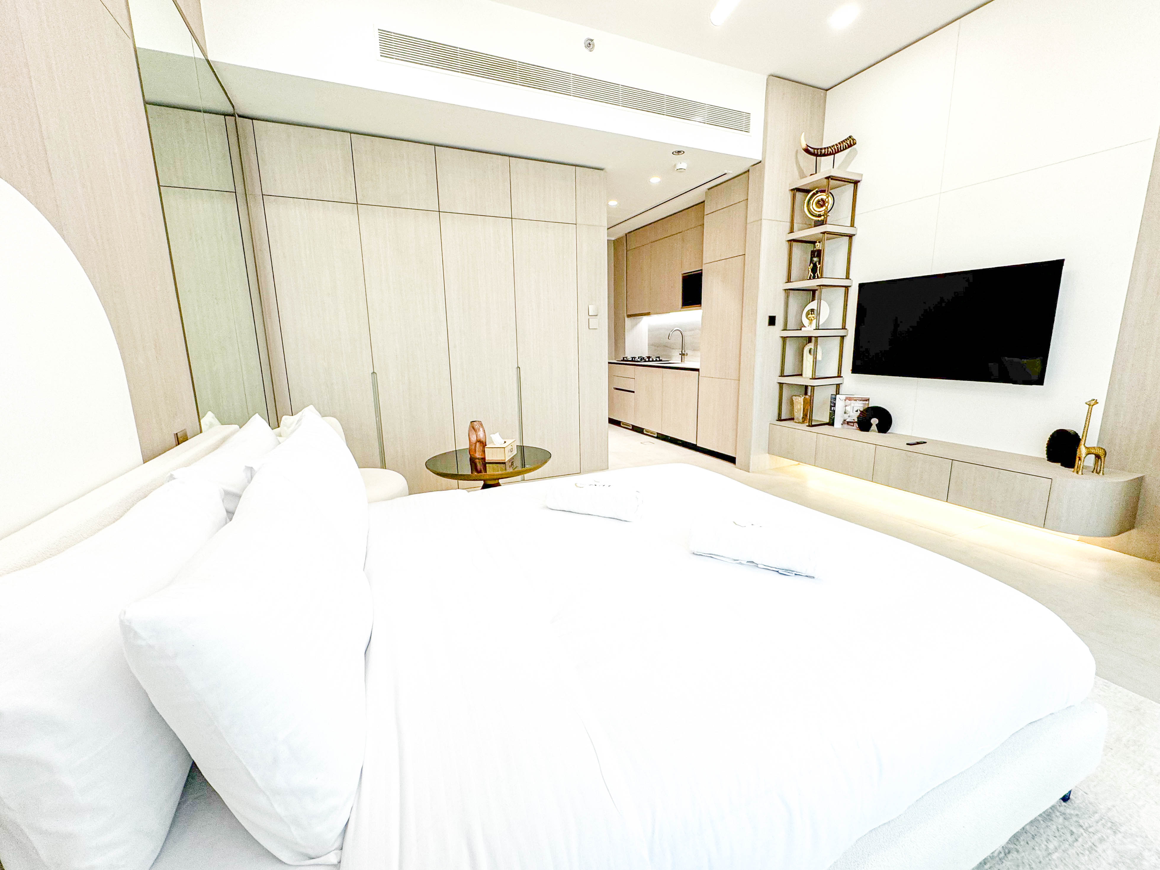 Furnished studio in Pearl House 2